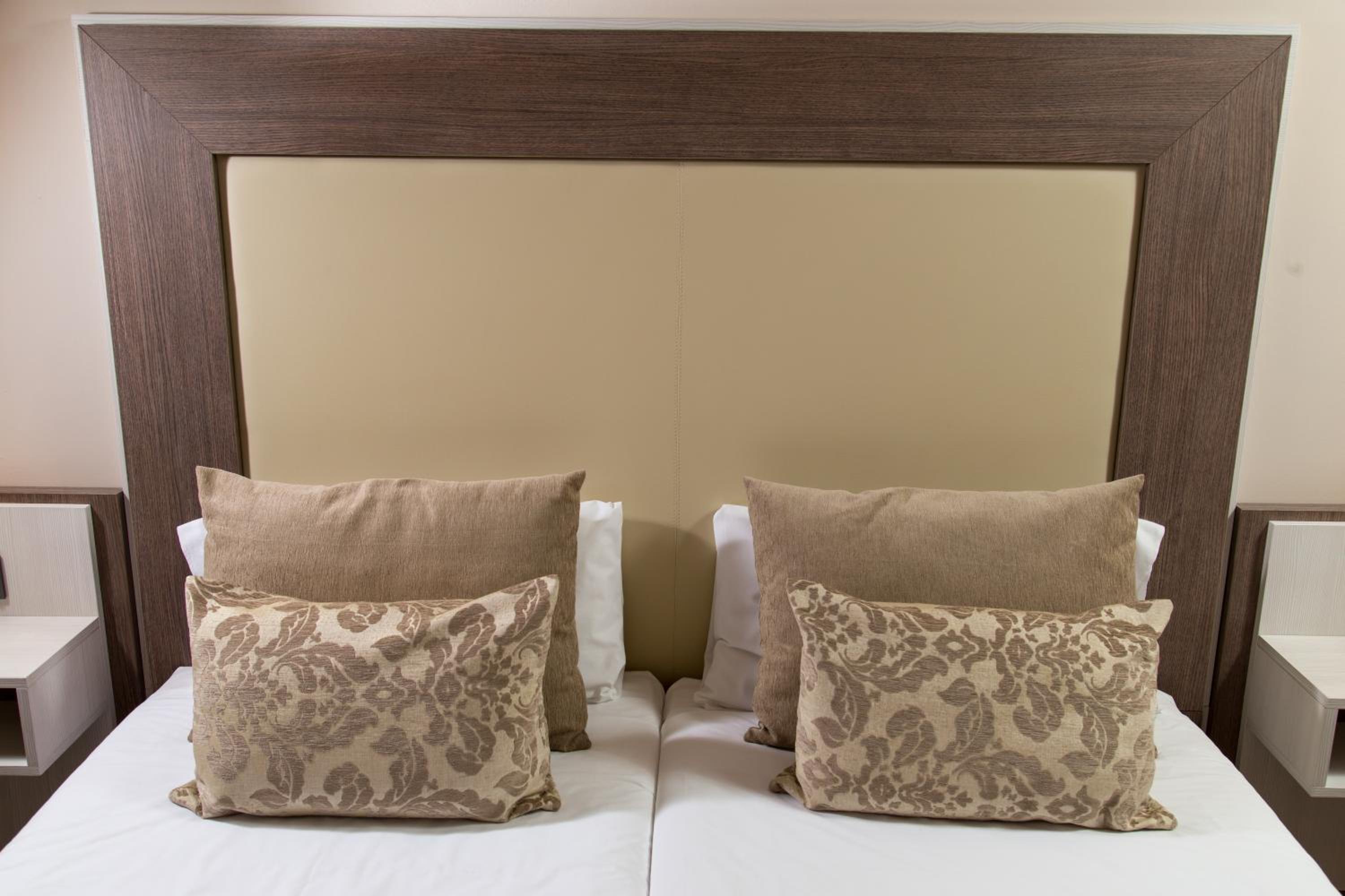 One-Bedroom Apartment (2-4 Adults)  photo 3