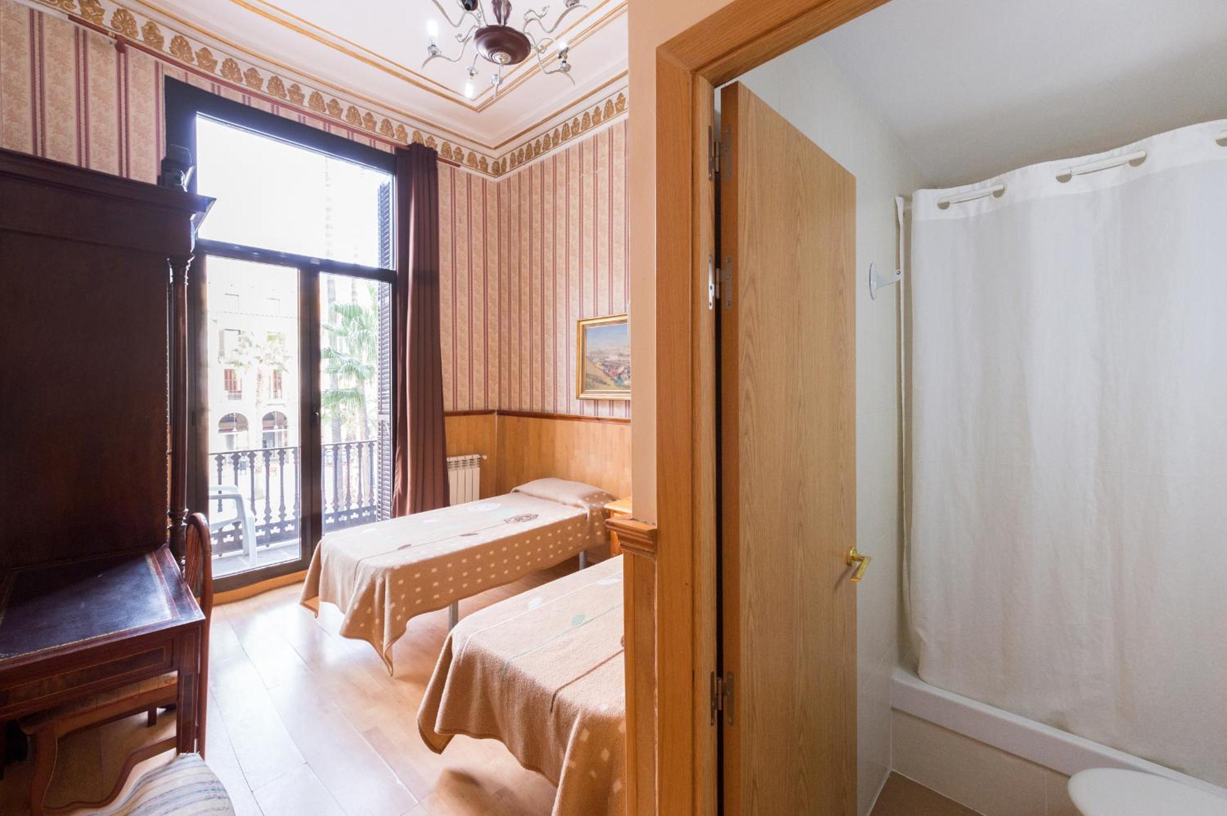 Double Room with Extra Bed with Private Bathroom photo 3