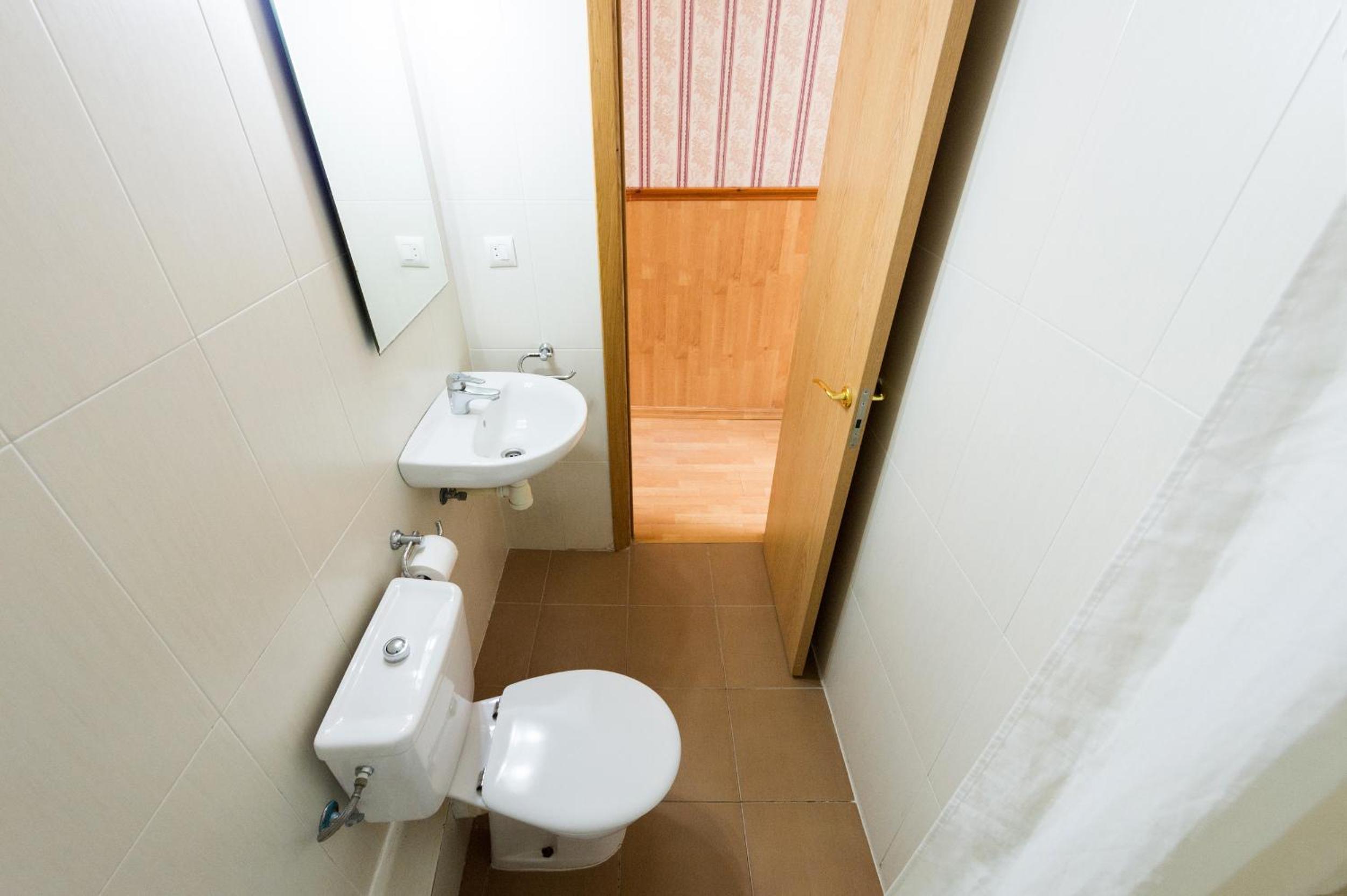 Economy Double with Private Bathroom with no views photo 2