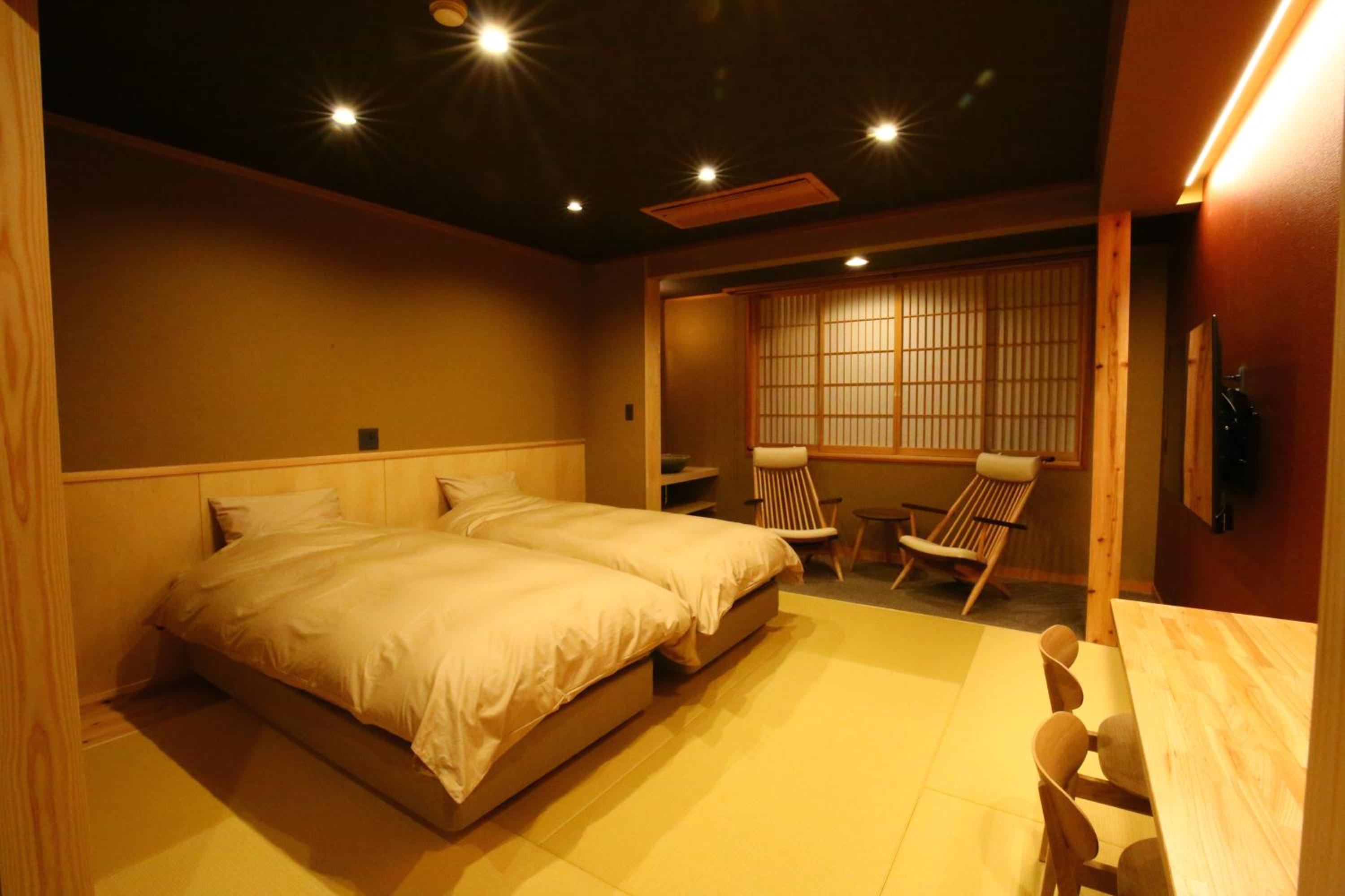 Twin Room with Shared Bathroom photo 2