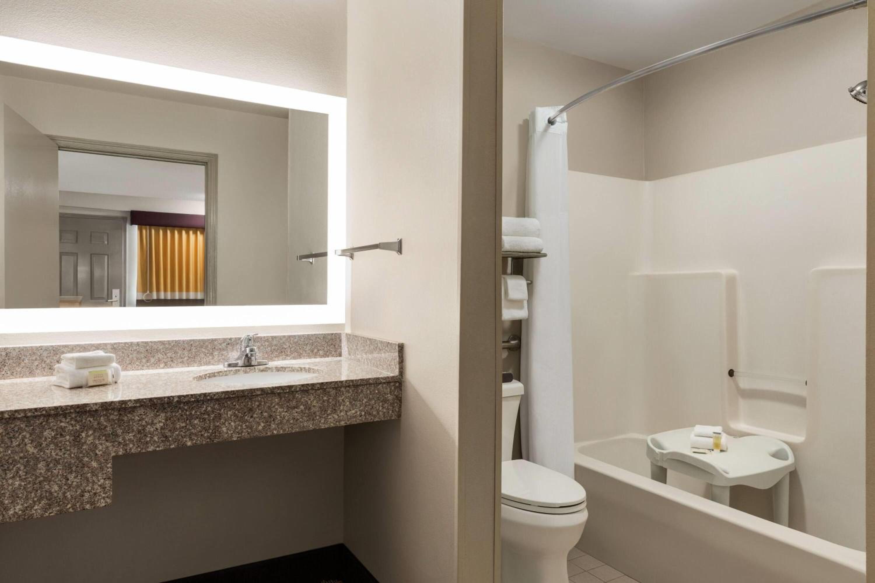 Double Room - Disability Access/Non-Smoking - Photo 1