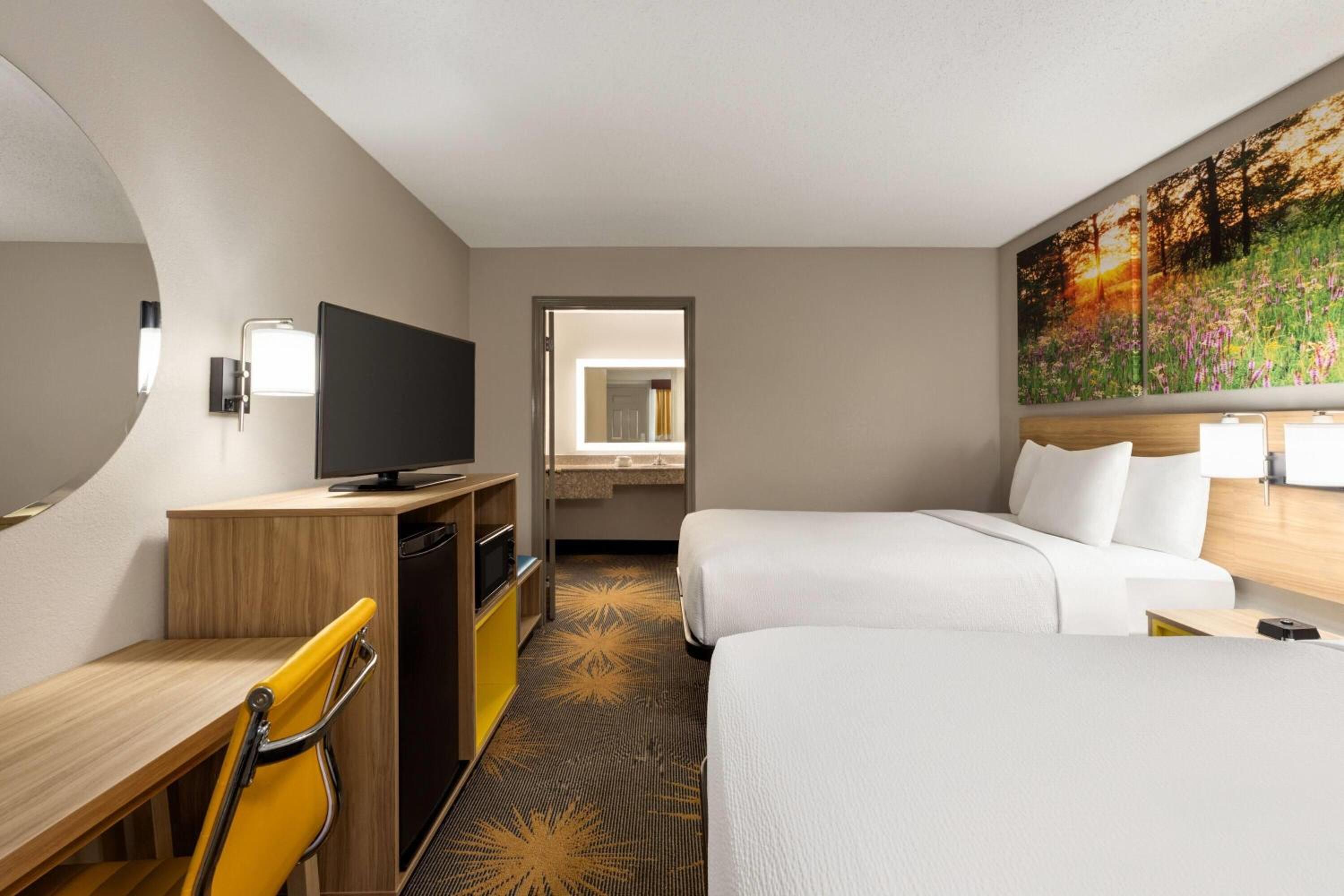 Double Room - Disability Access/Non-Smoking - Photo 2