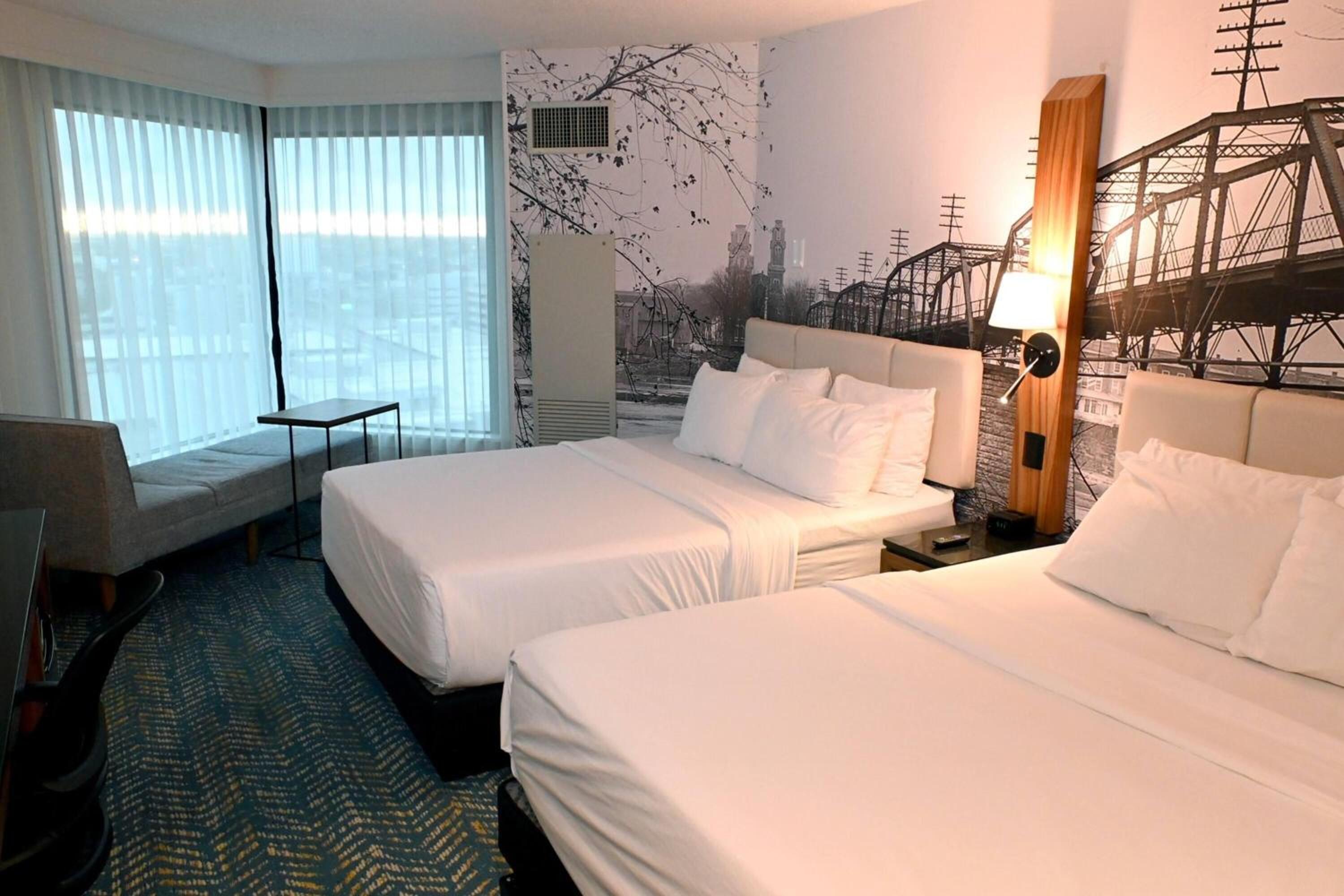 One-Bedroom Queen Suite - Non-Smoking - Photo 2