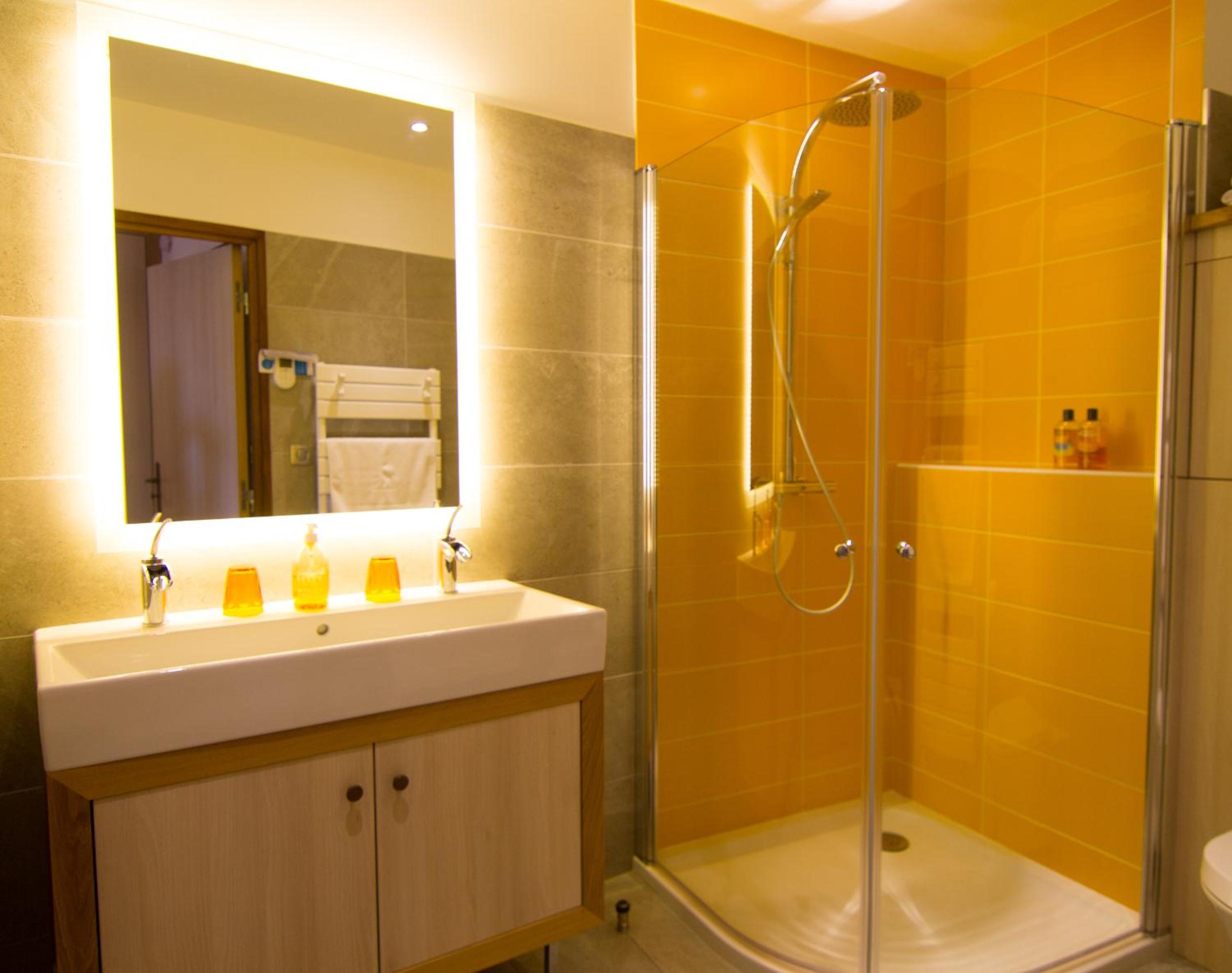Deluxe Double or Twin Room with Mountain View - Photo 3