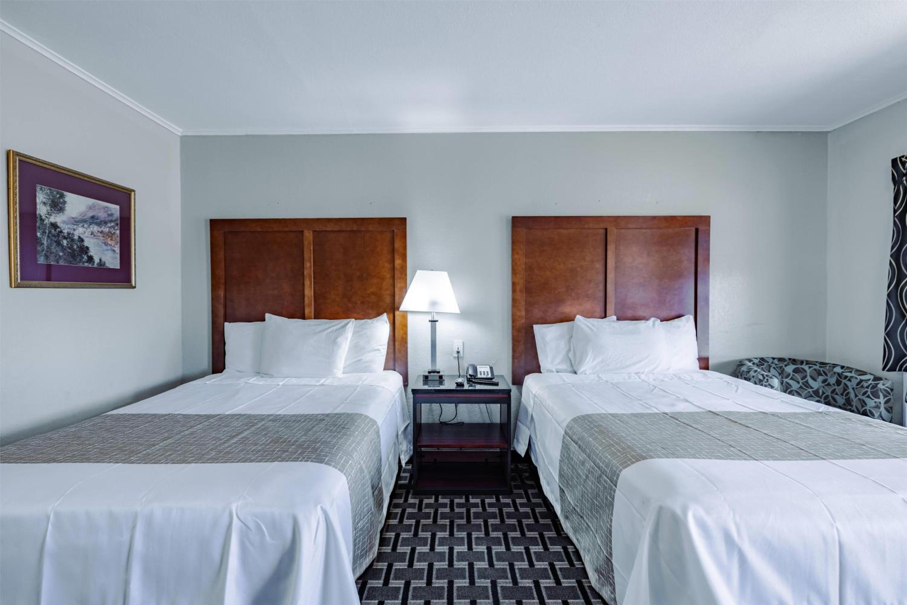 Efficiency Room with Two Double Beds - Non Smoking - Photo 1