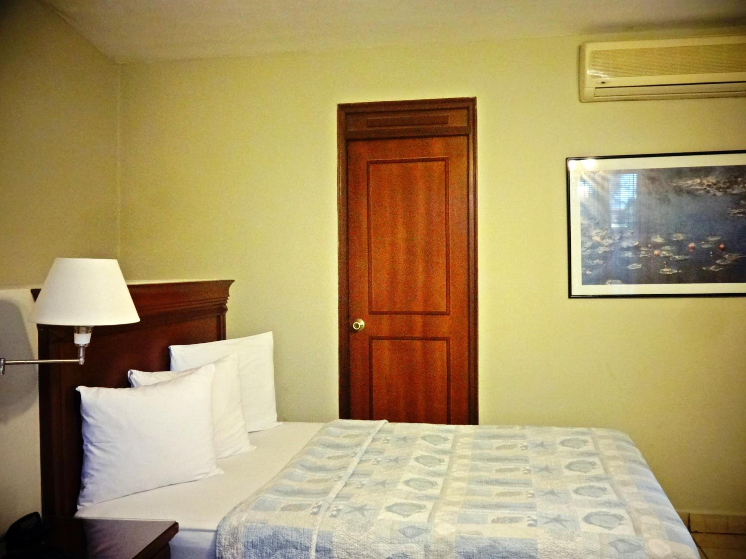 Queen Room photo 3