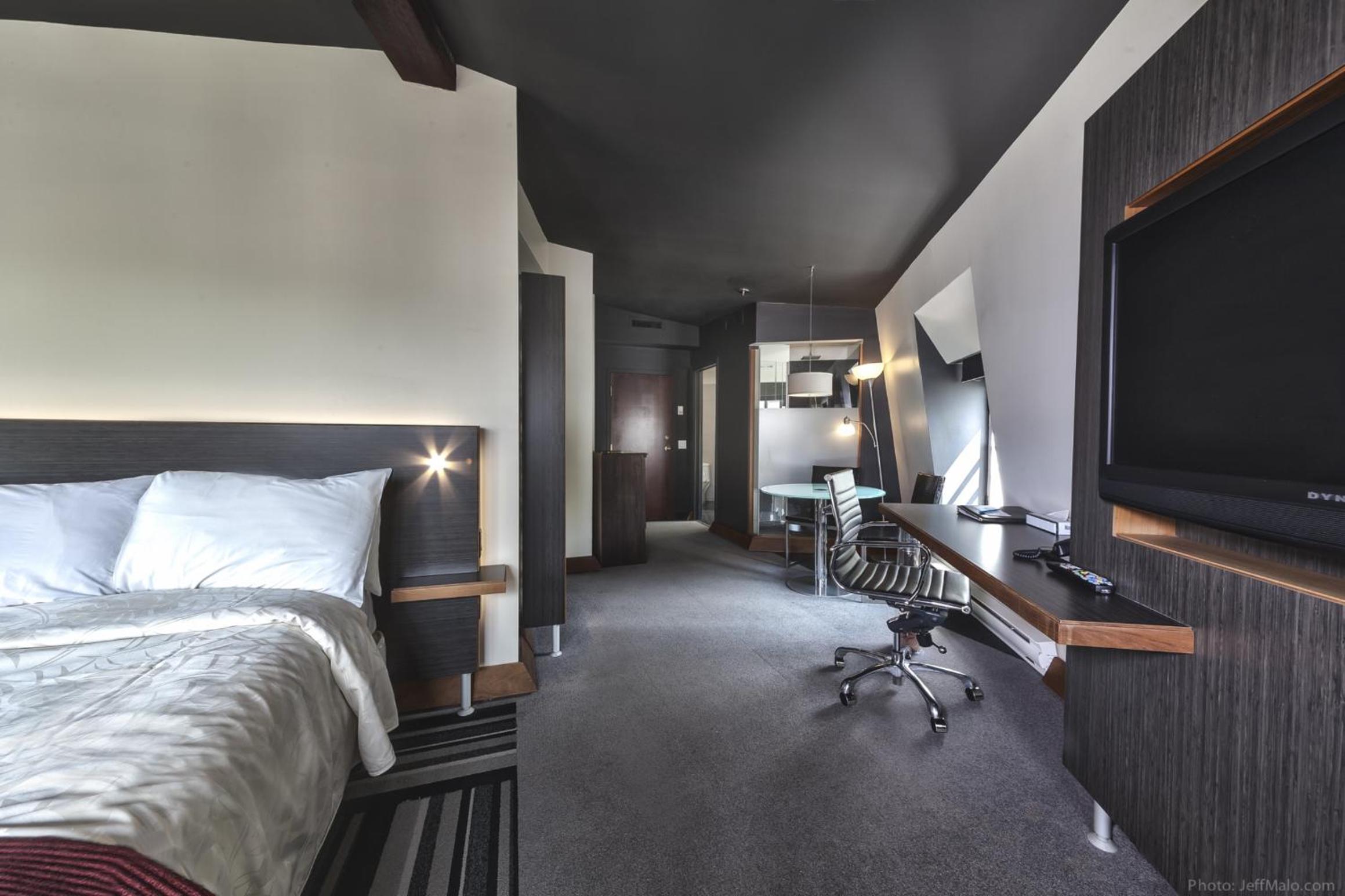 Deluxe Suite photo 3