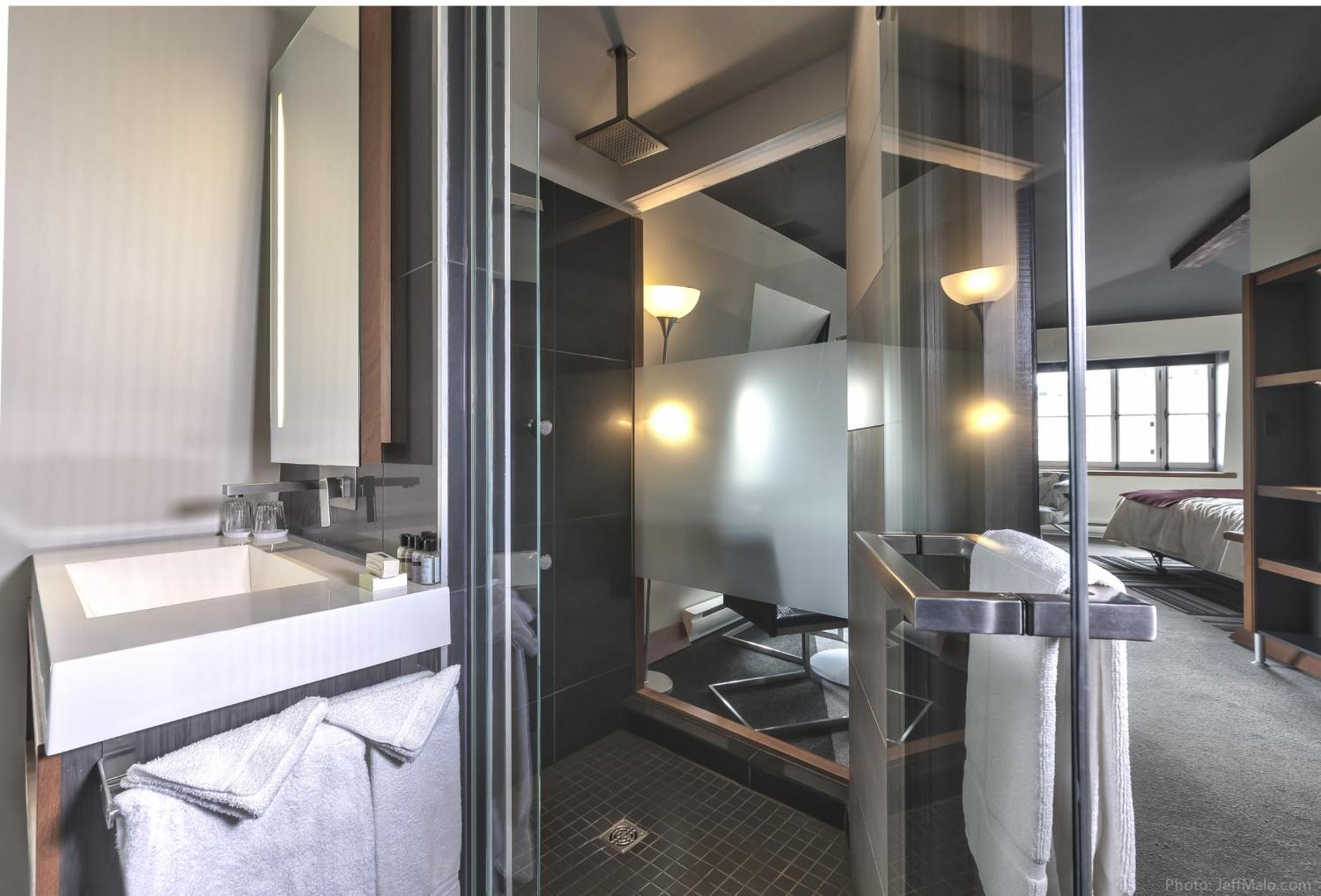 Deluxe Suite photo 2