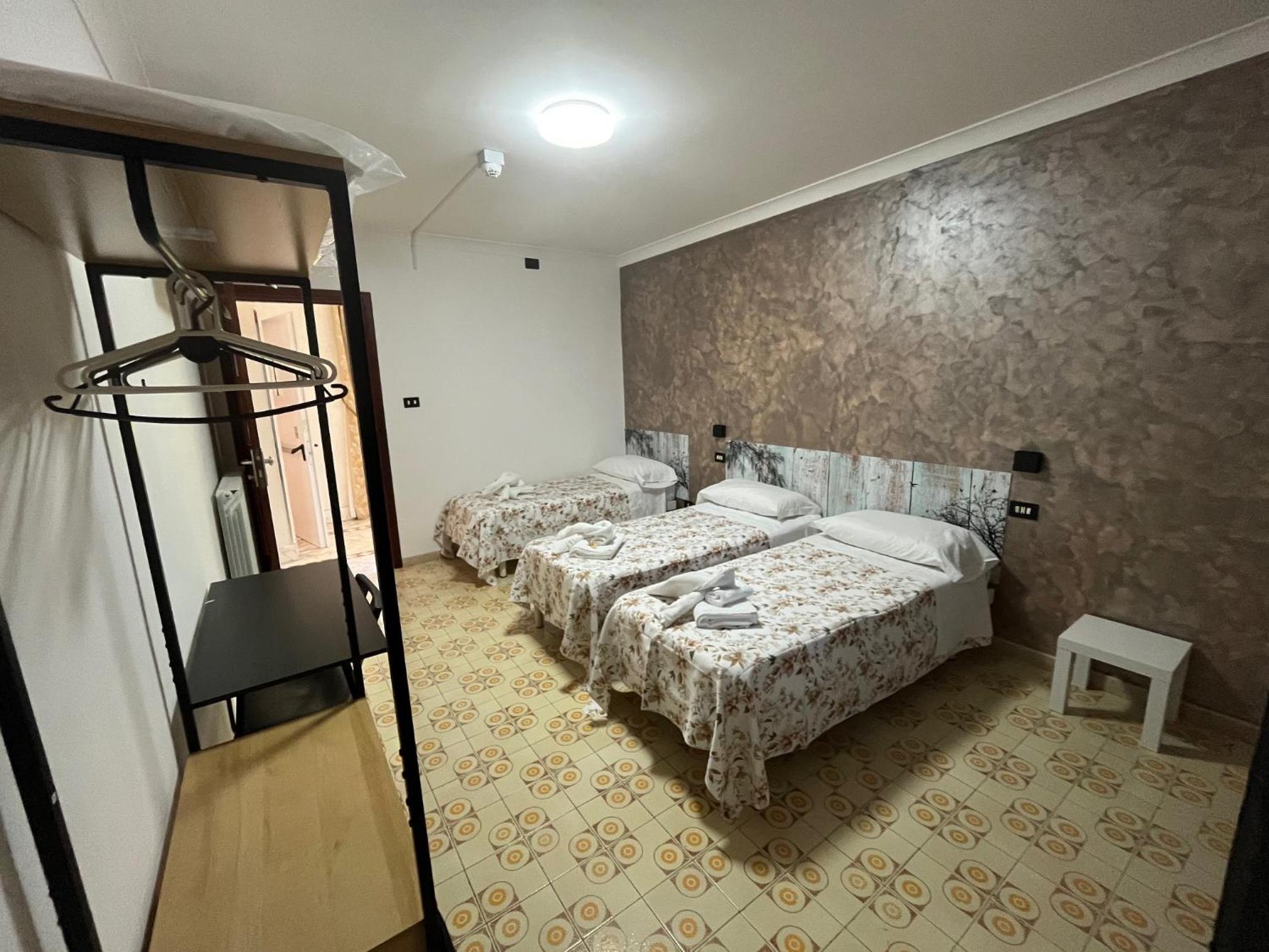 Standard Twin Room photo 2