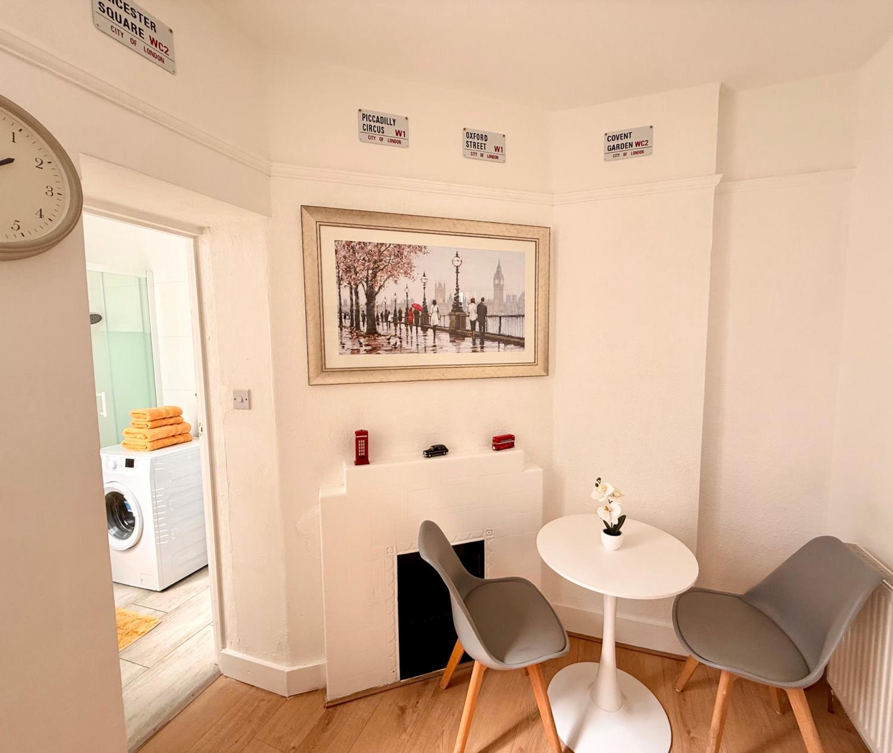 One-Bedroom Apartment photo 2