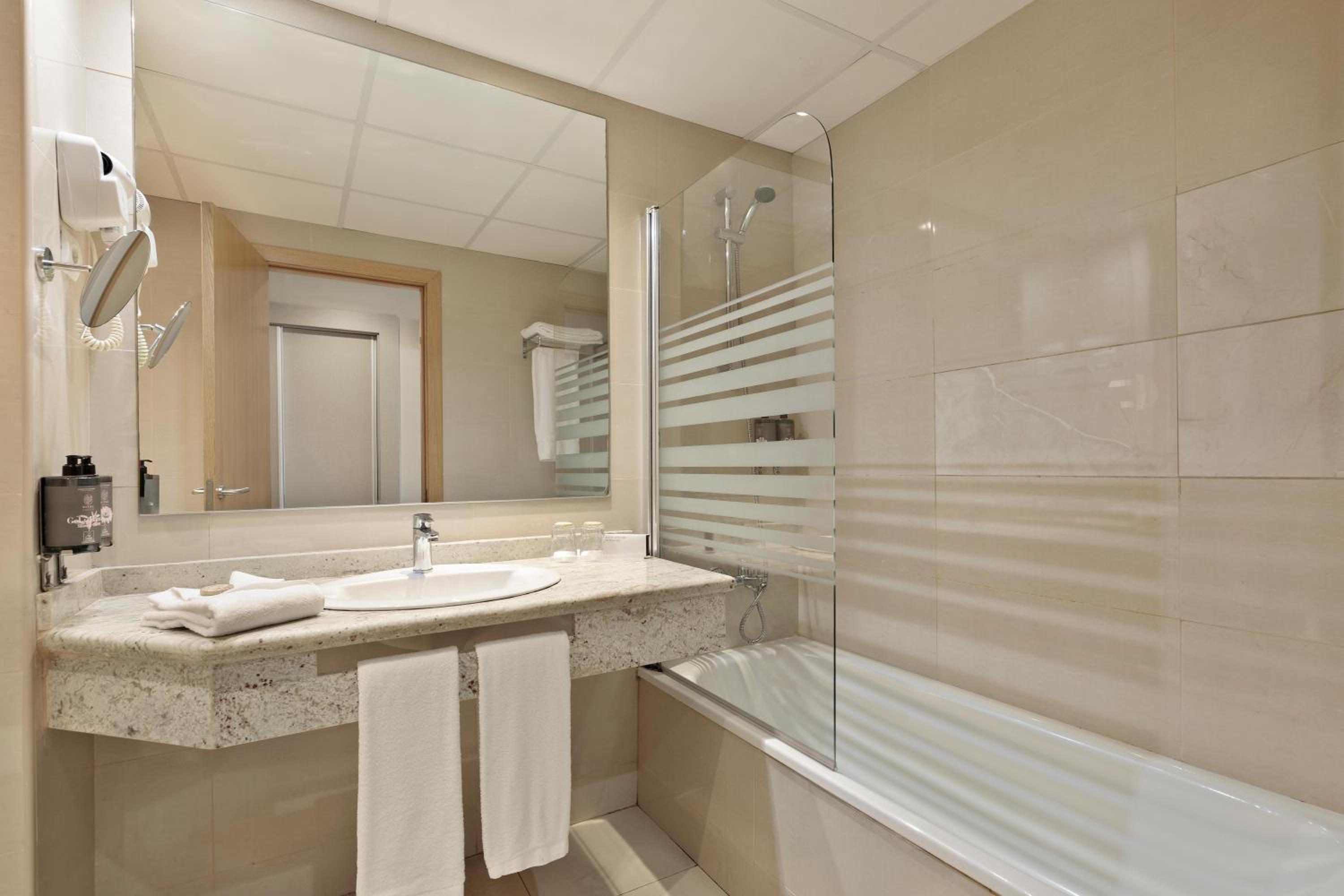Double or Twin Room without a view (2 Adults) photo 3