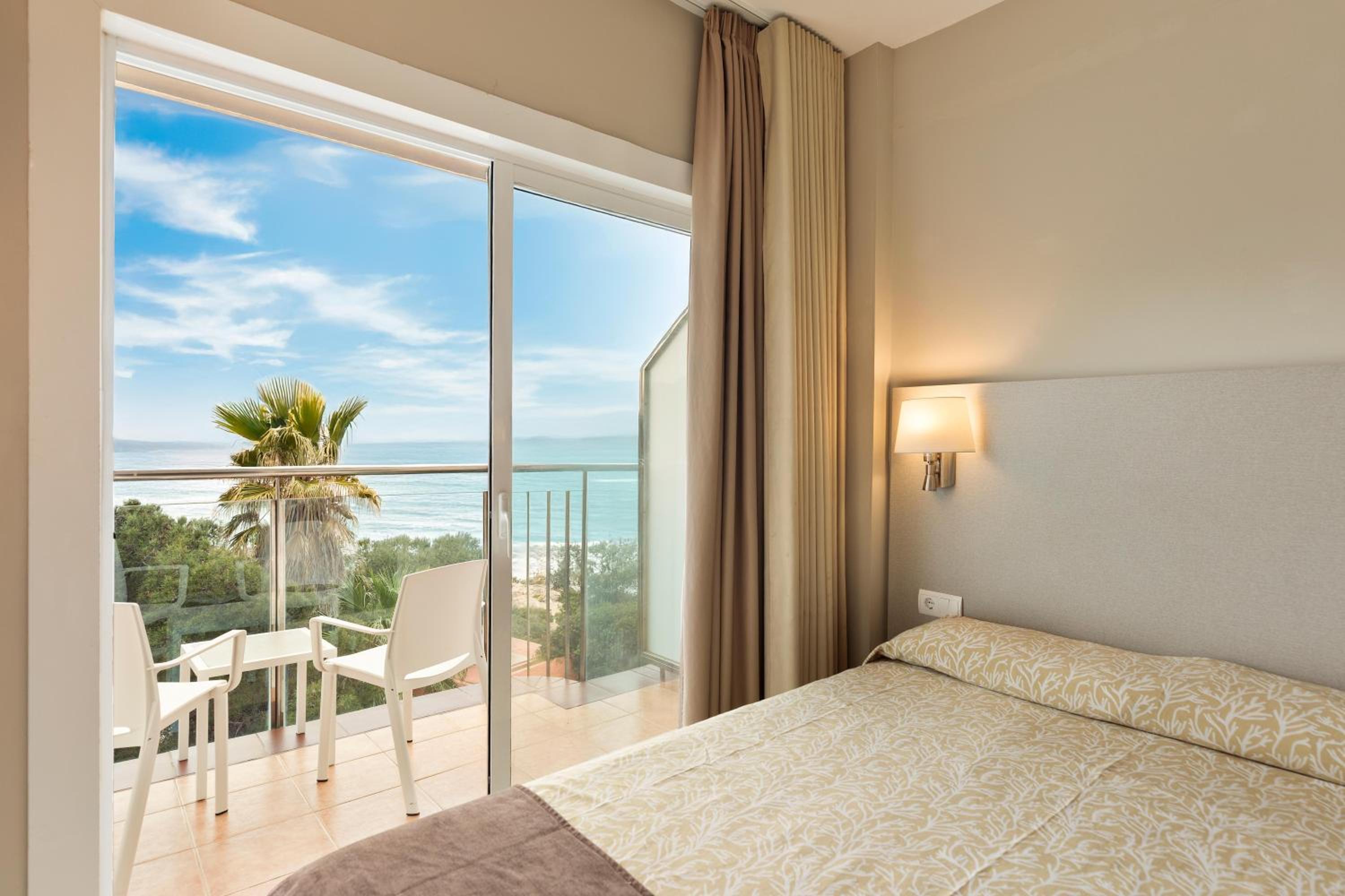 Double Room with Sea View (2 Adults)