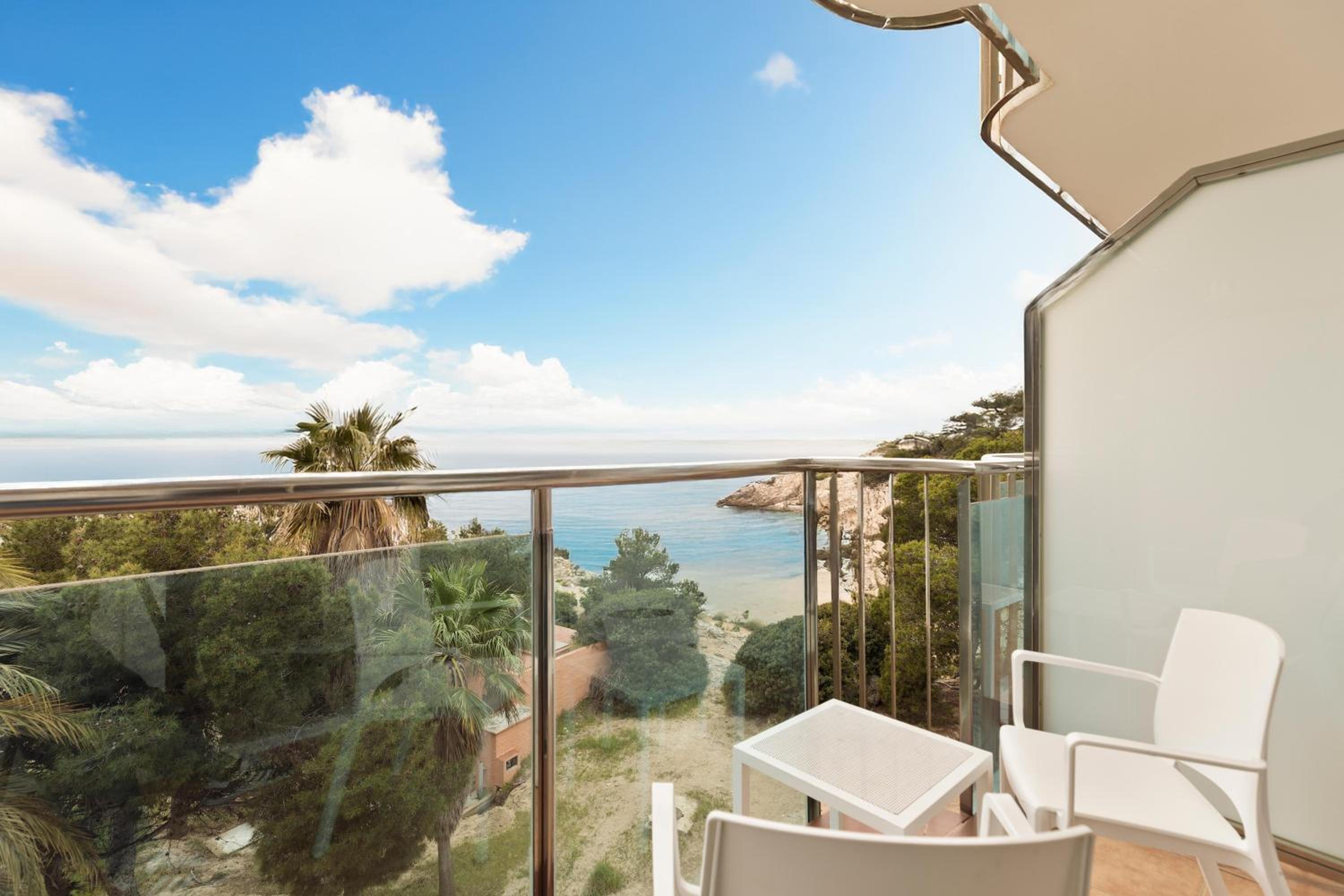 Double Room with Sea View (2 Adults + 1 Child)