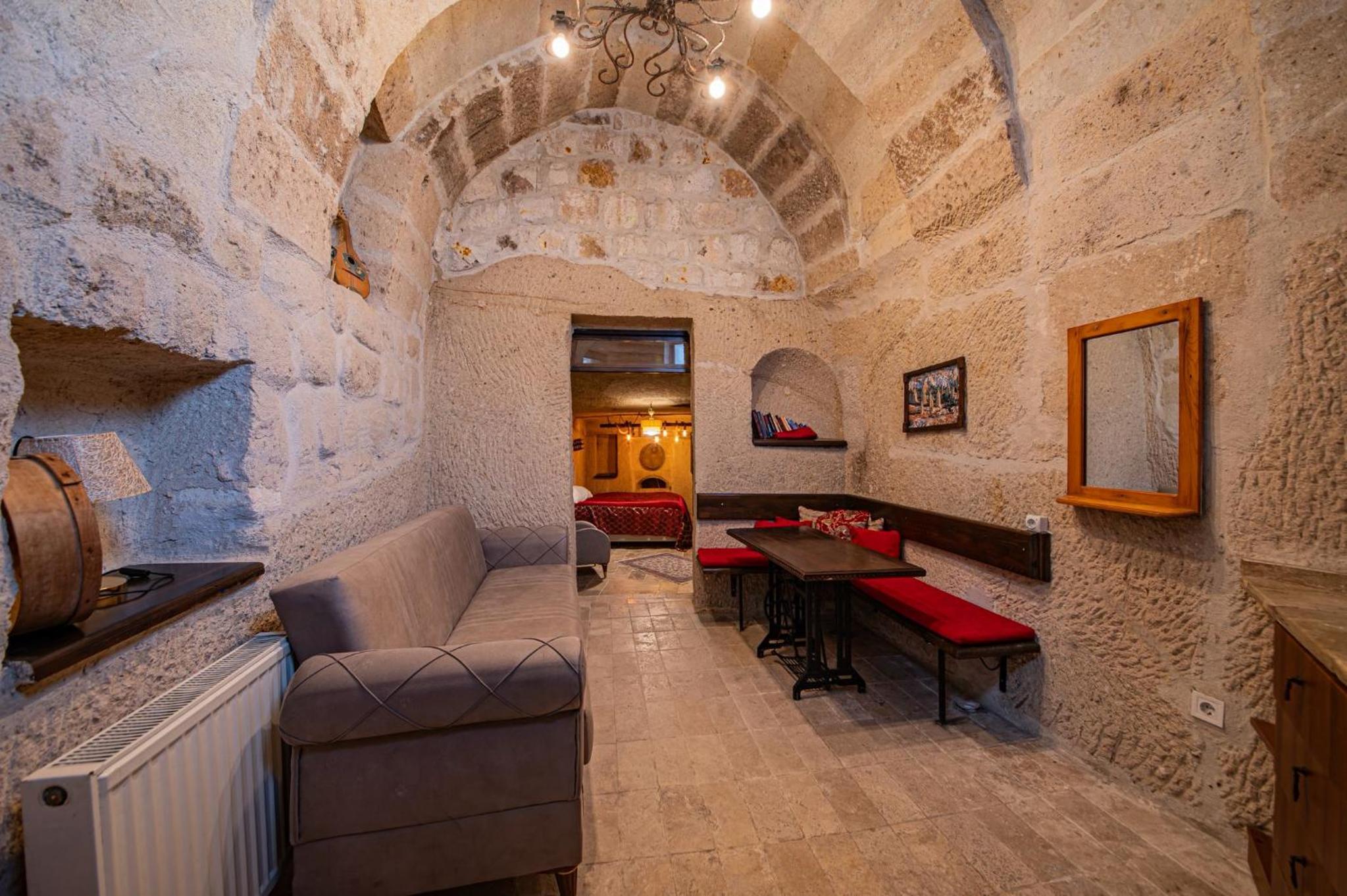 Second Building Cave - Photo 4