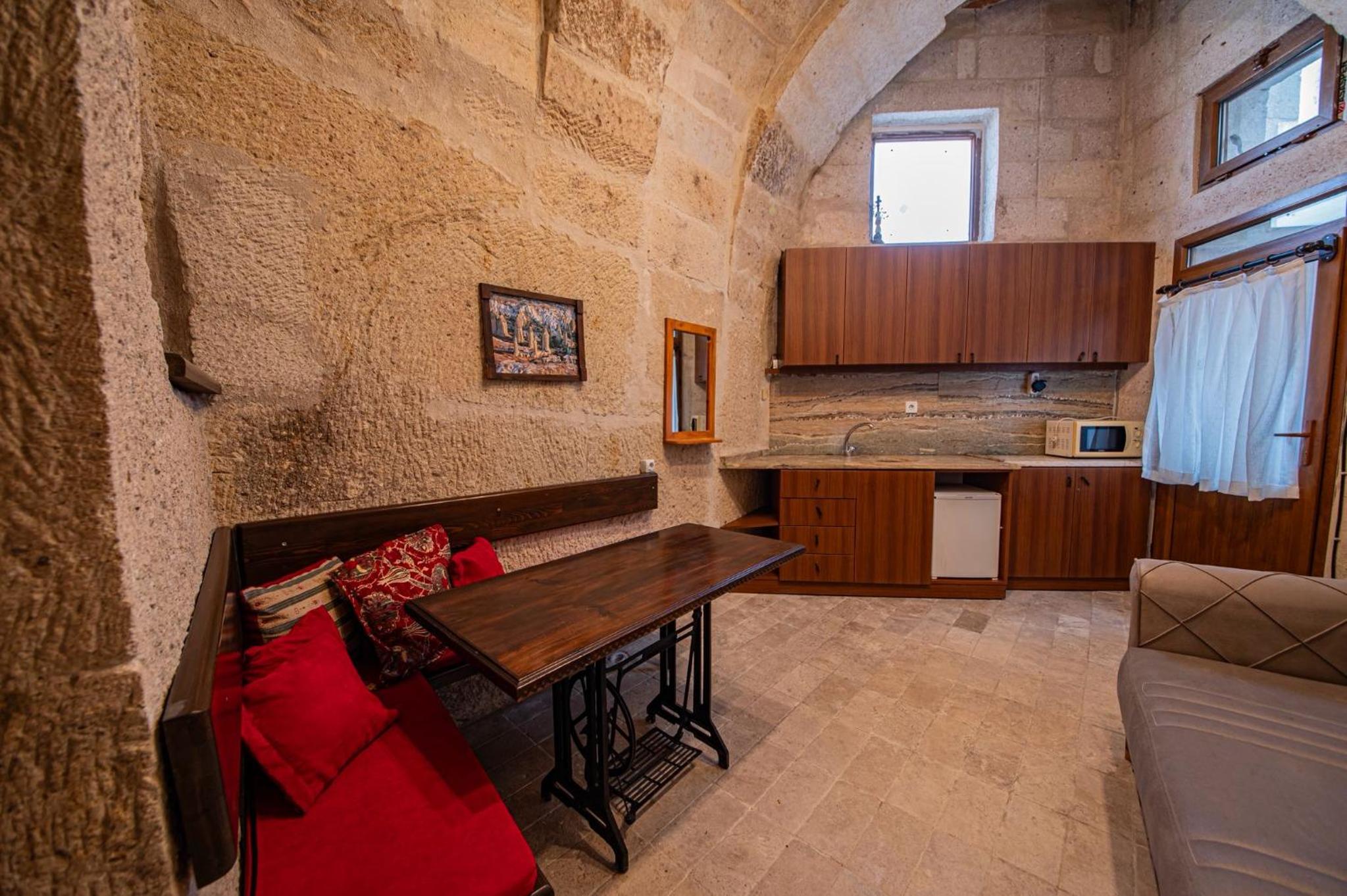 Second Building Cave - Photo 7