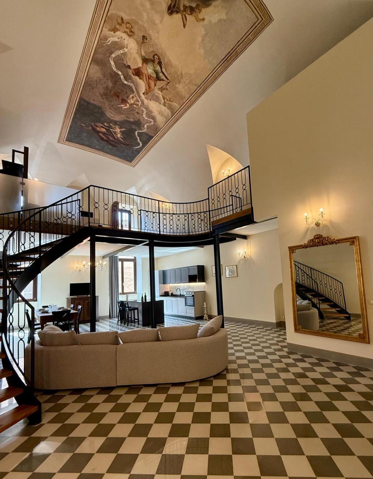 One-Bedroom Deluxe Apartment