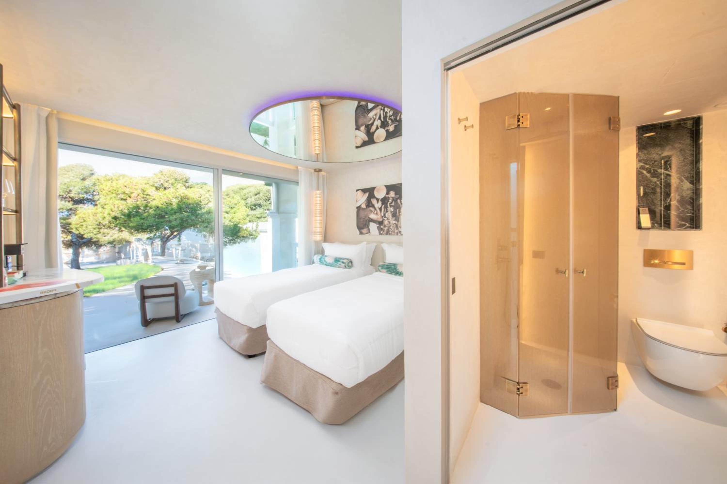 Luxe Room with Terrace and 2 Single Beds- Entrance to Pacha Club Included