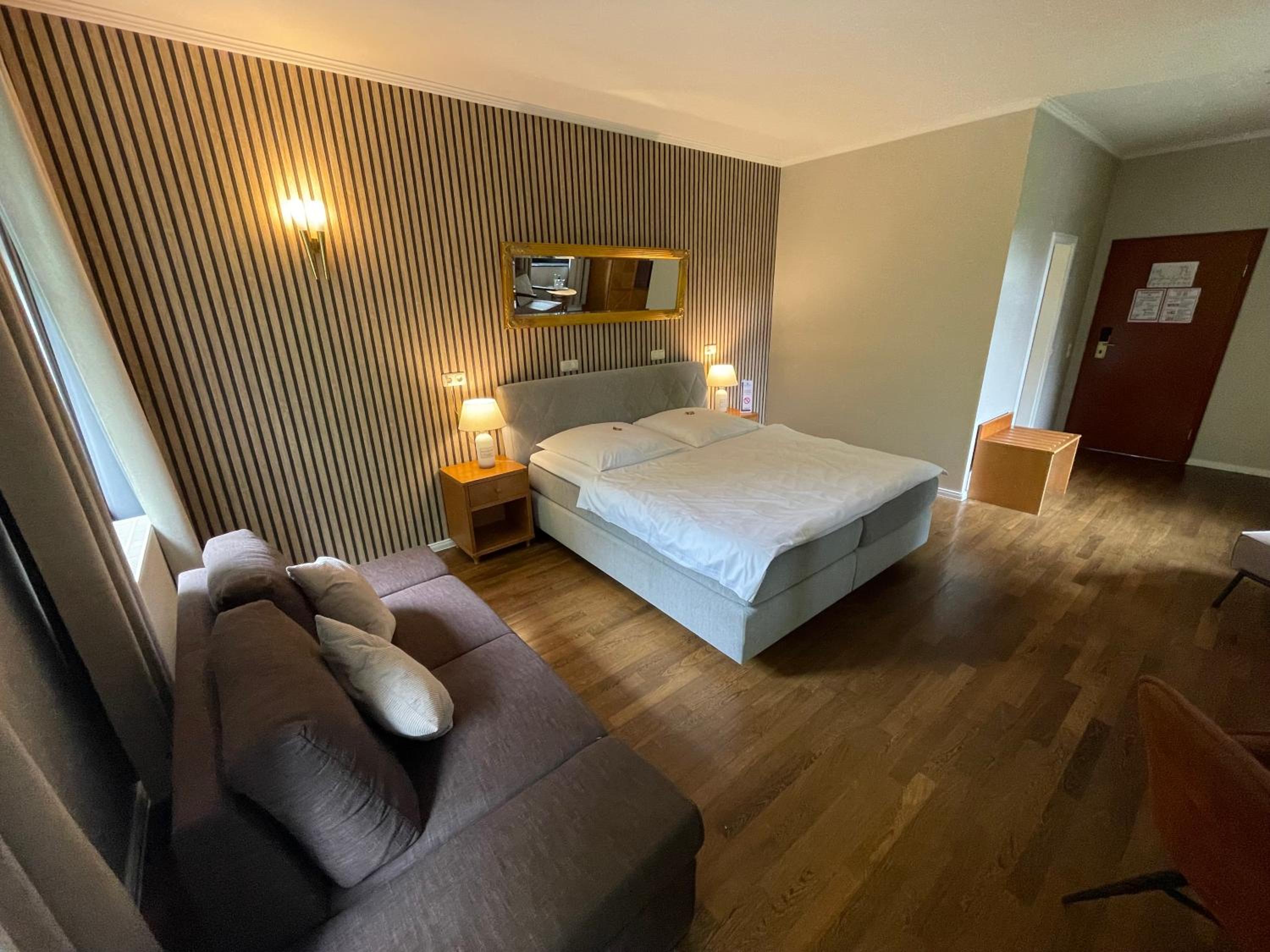 Suite - Photo 2