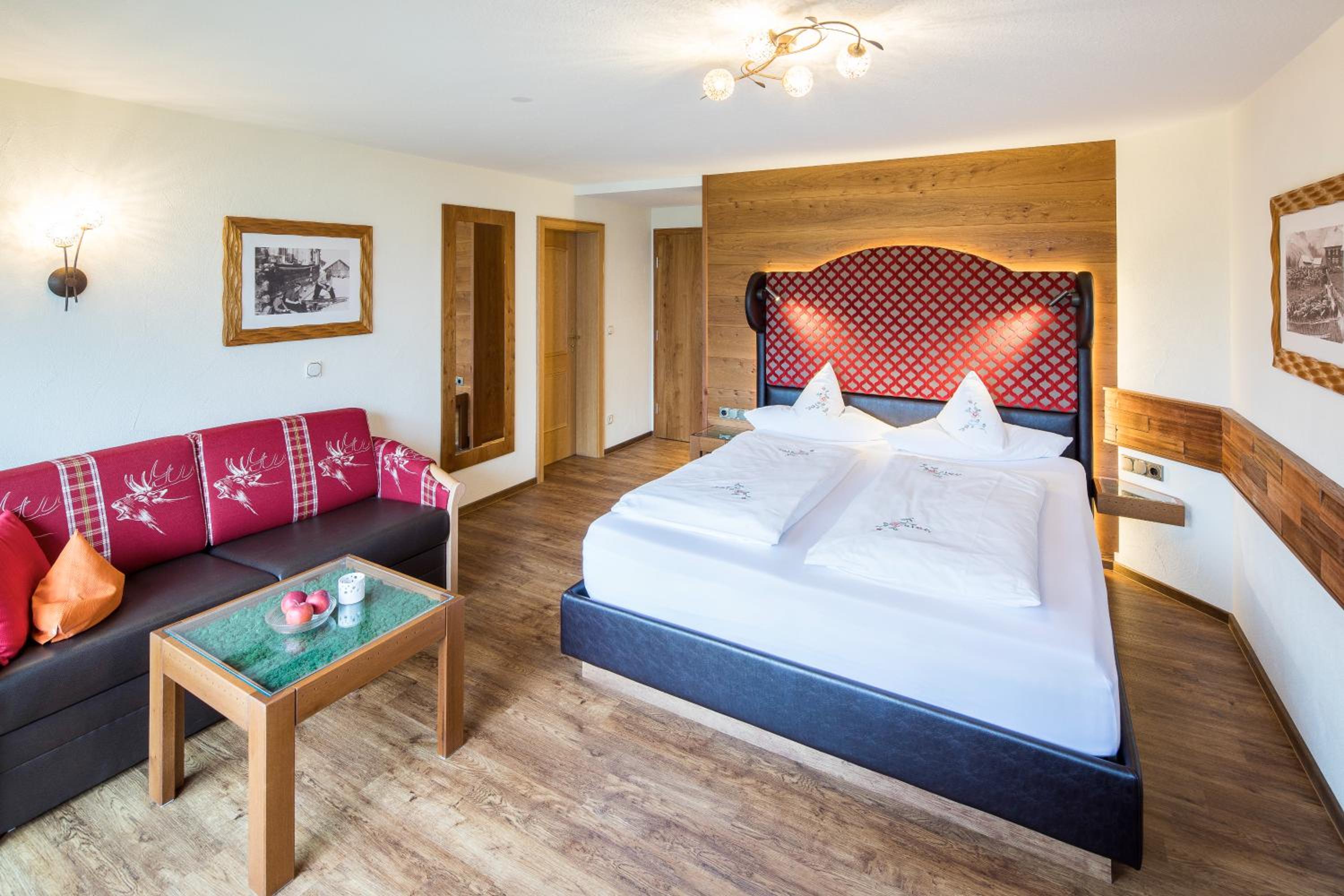 Deluxe Double Room with Balcony photo 2