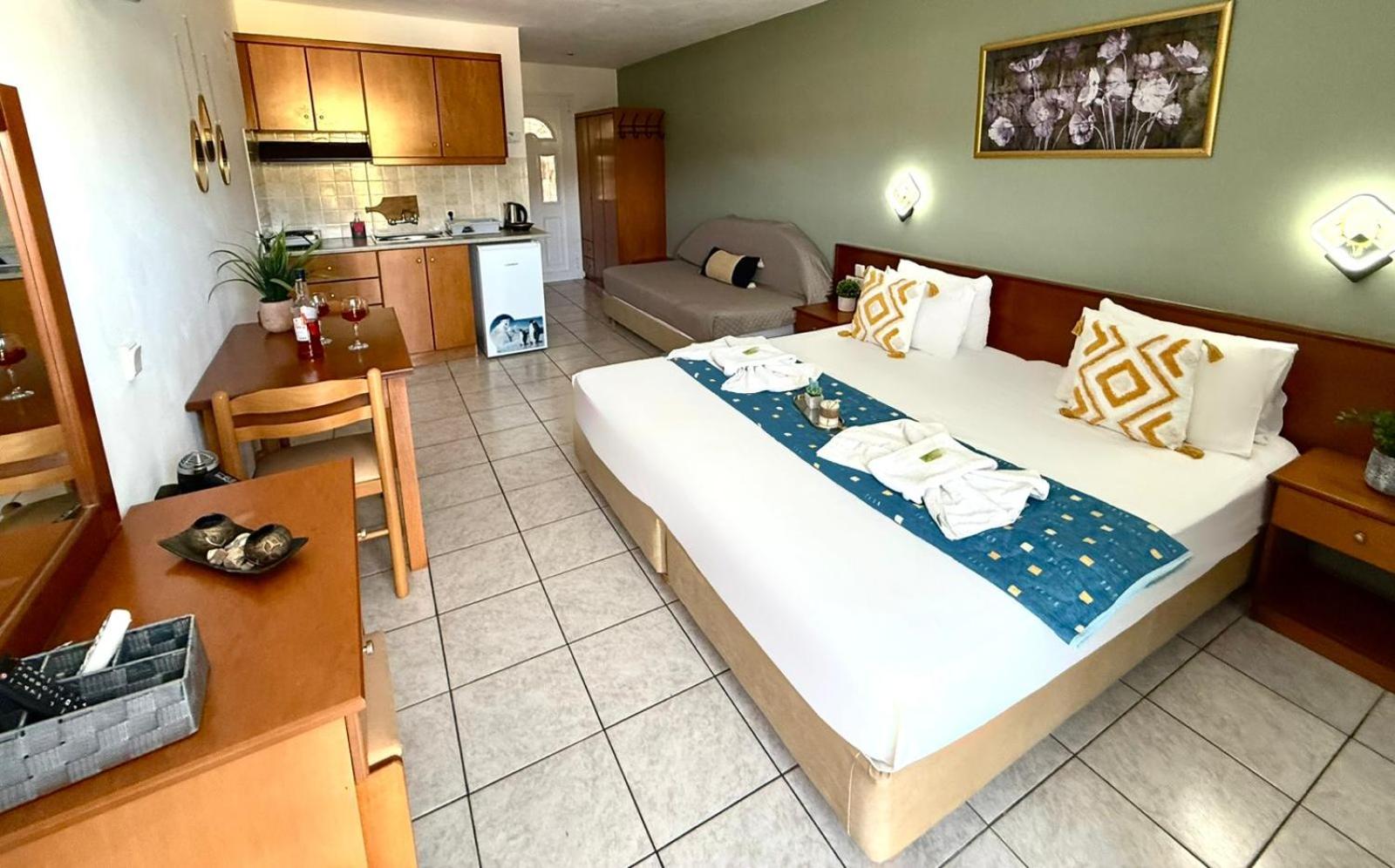 Superior Deluxe Double or Twin Room 