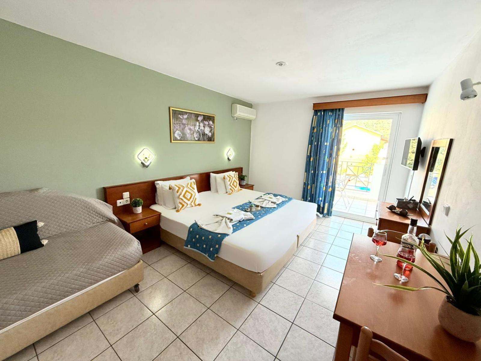 Superior Double or Twin Room photo 3