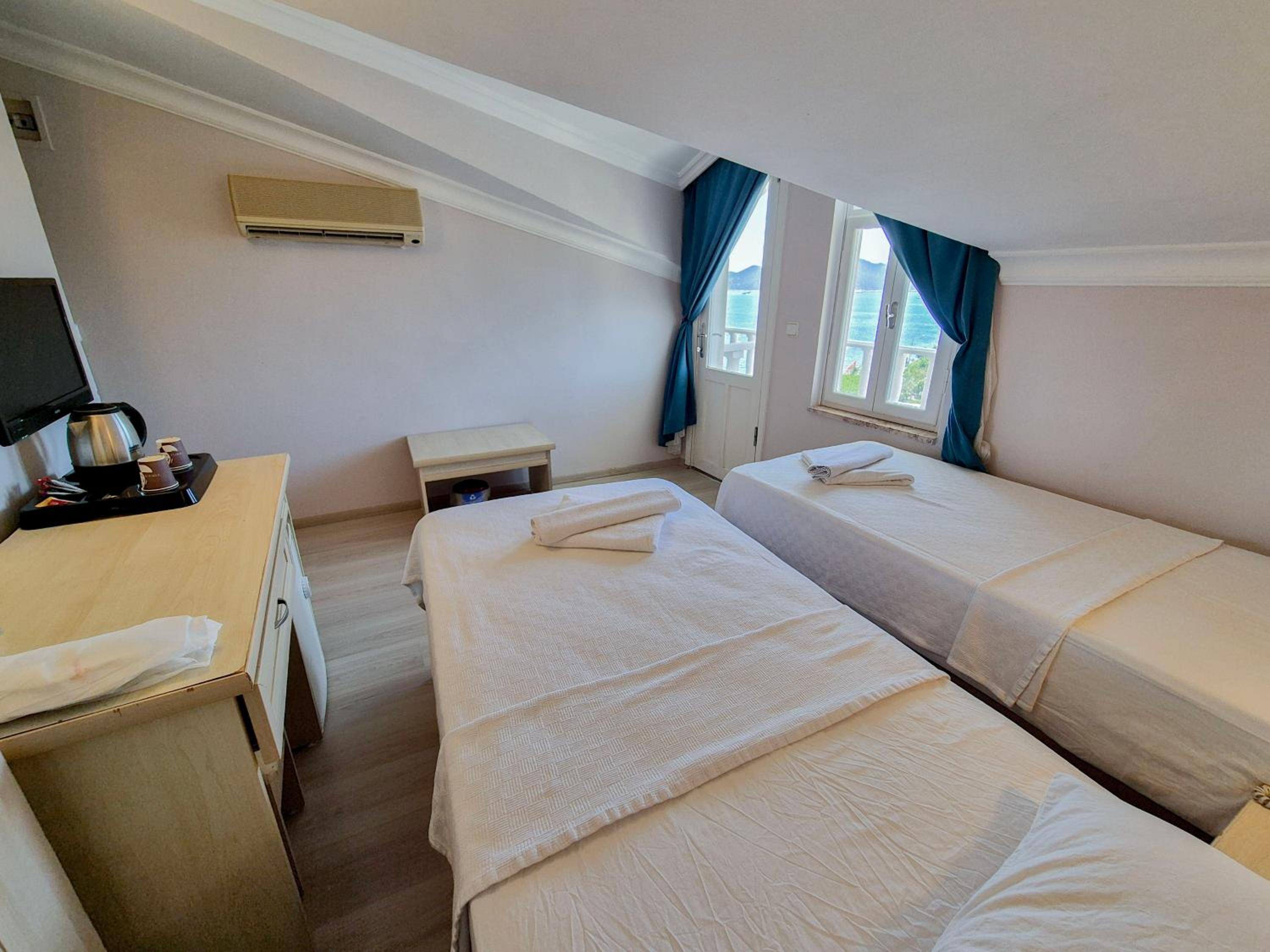 Double or Twin Room with Sea View