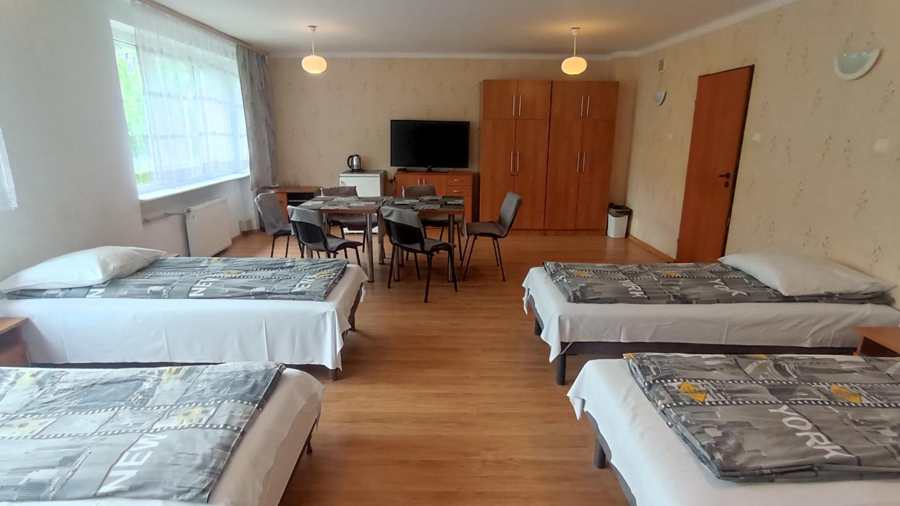 6-Bed Mixed Dormitory Room photo 3