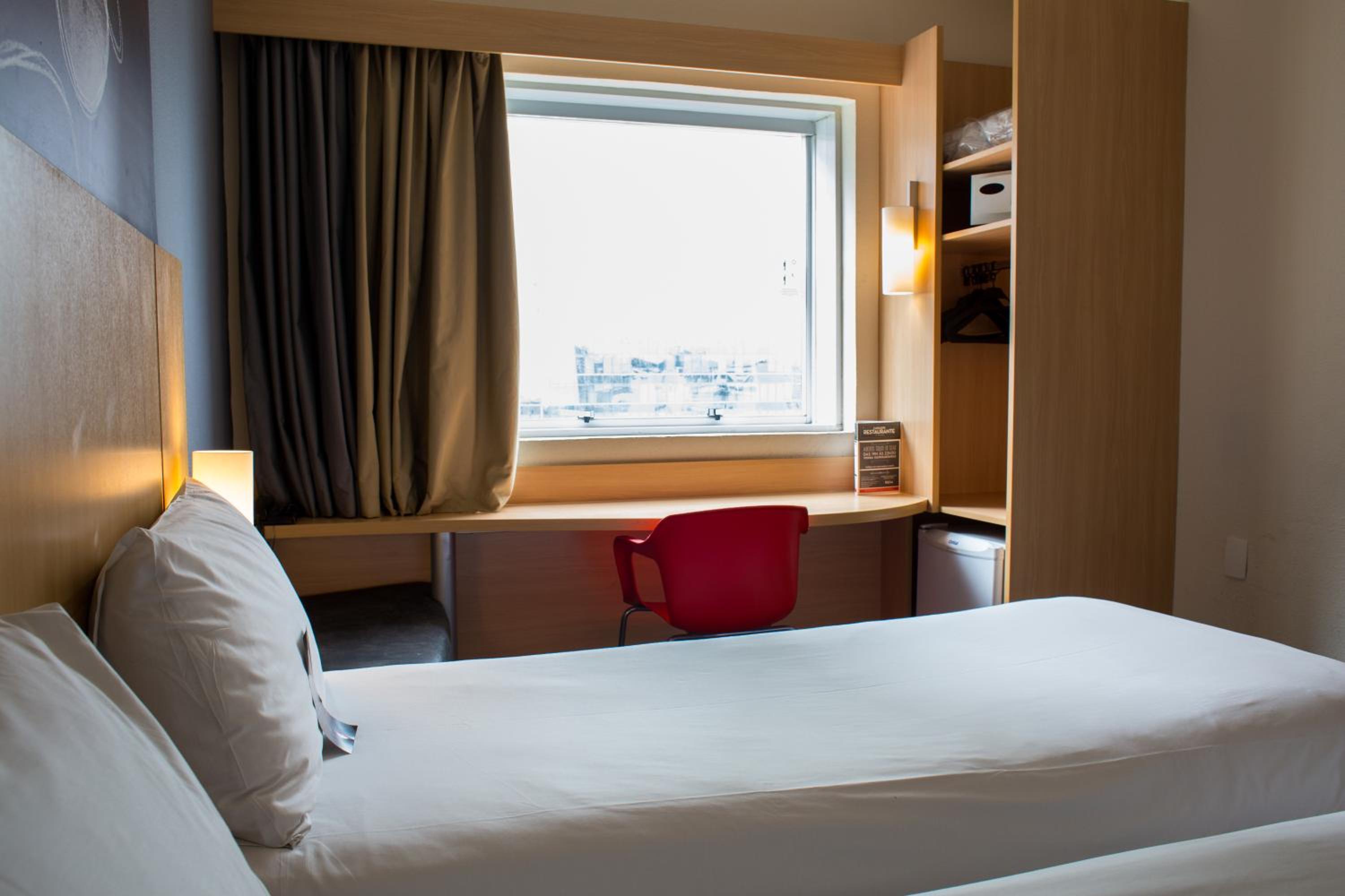 Standard Twin Room - Photo 11