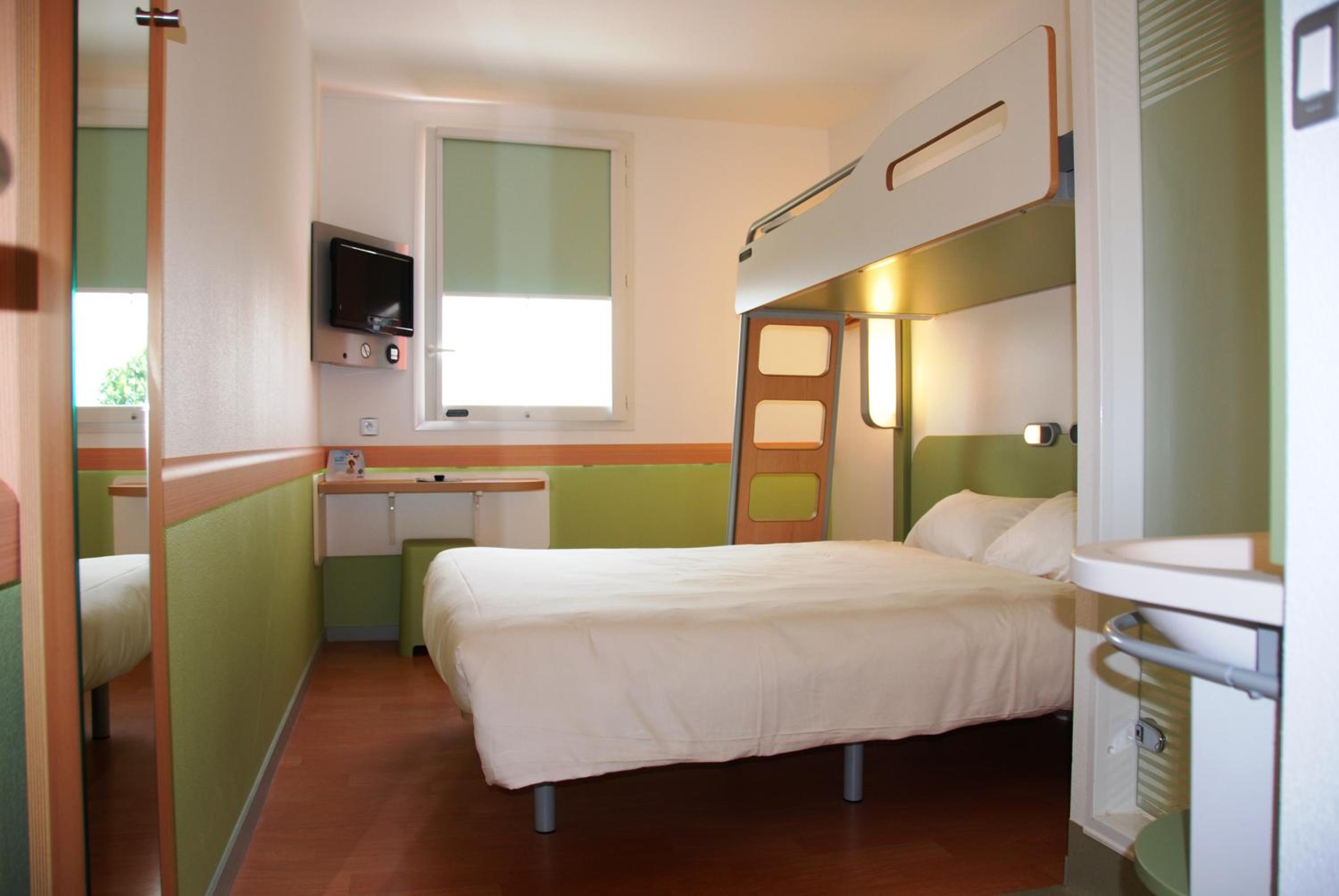 Standard Triple Room photo 2