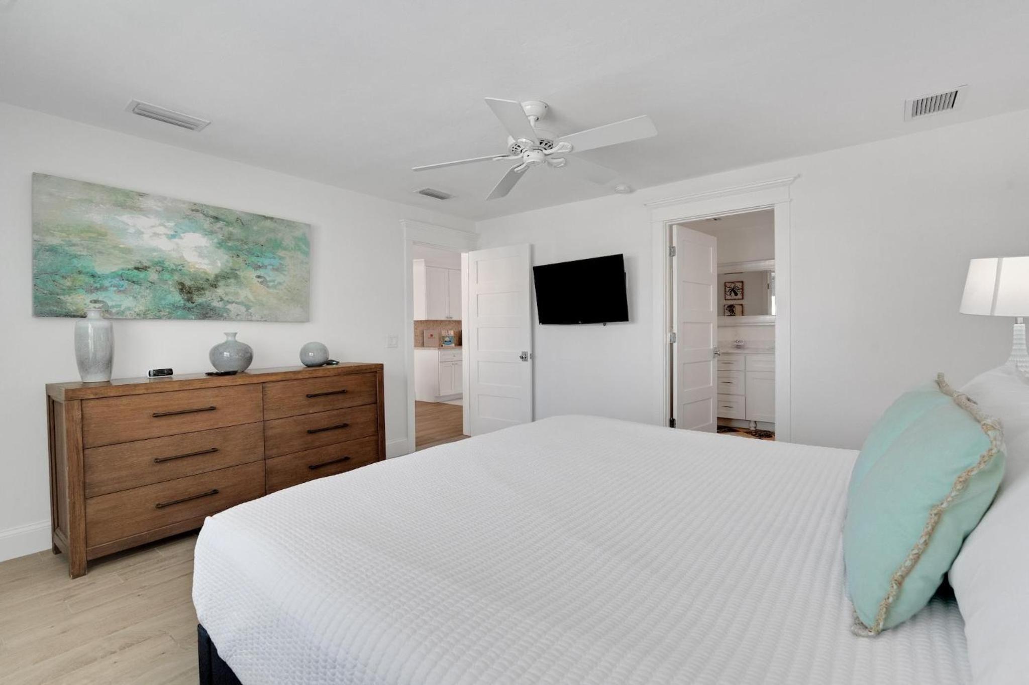 Eight-Bedroom House photo 1