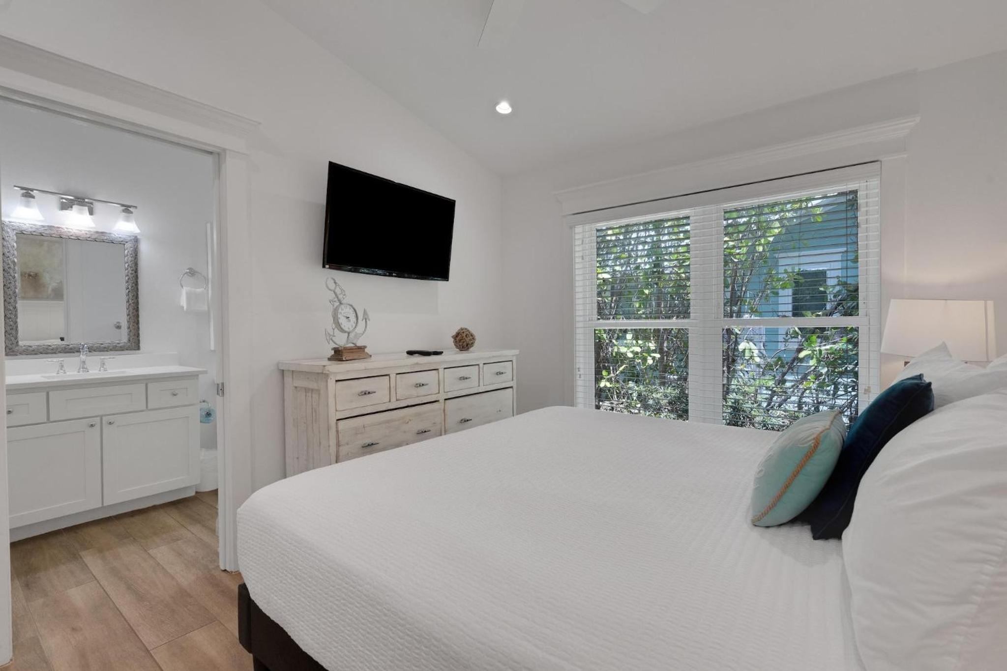 Eight-Bedroom House photo 2