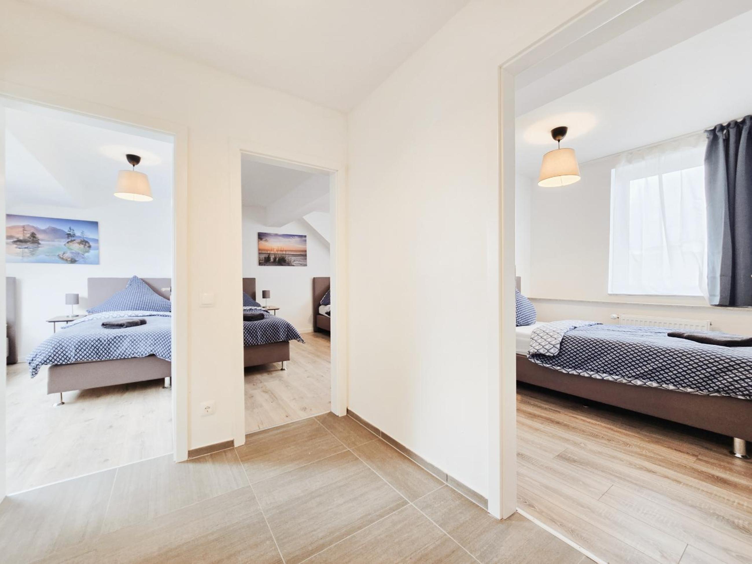 Four-Bedroom Apartment with Balcony  photo 3