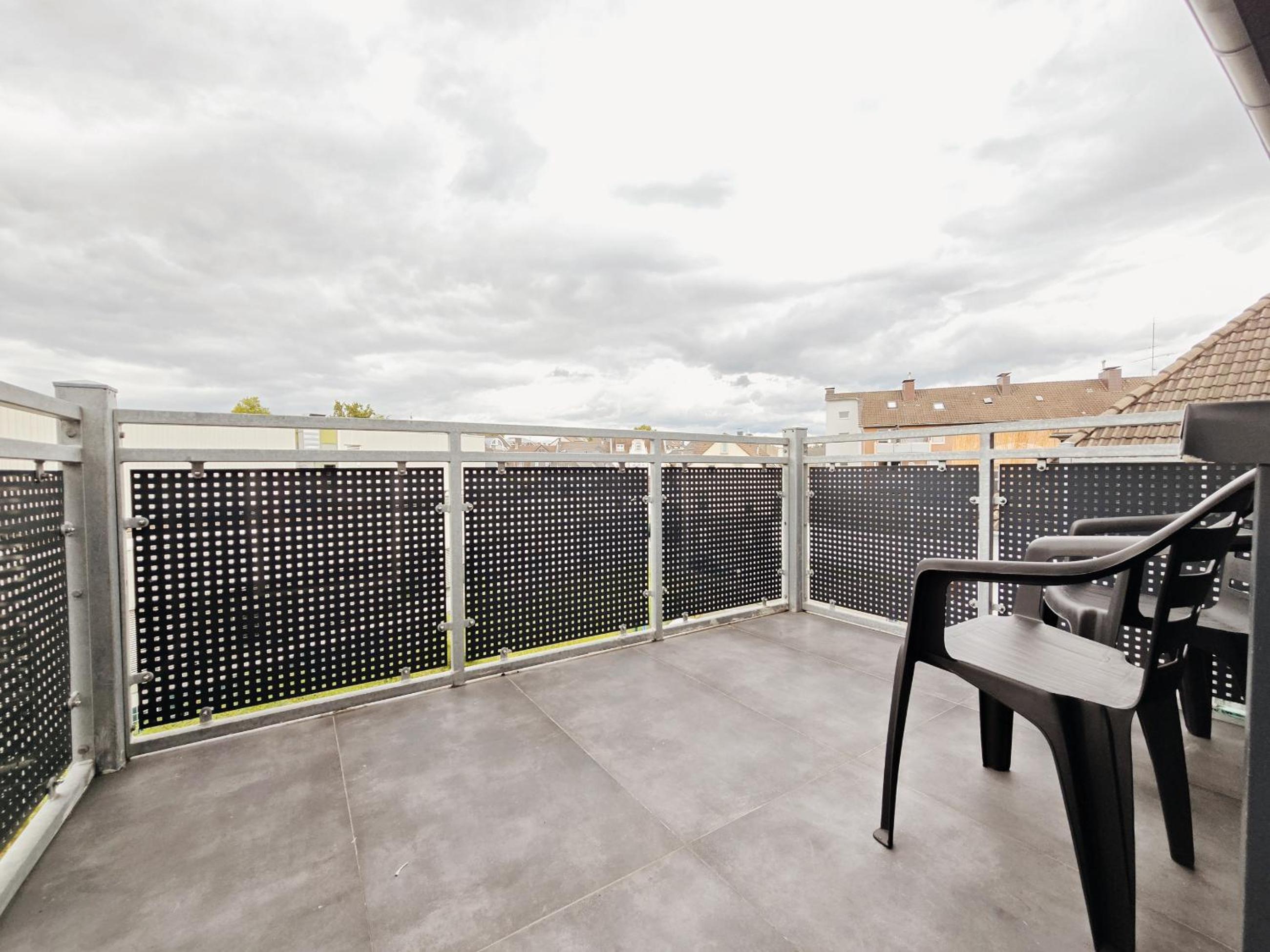 Three-Bedroom Apartment with Balcony photo 1