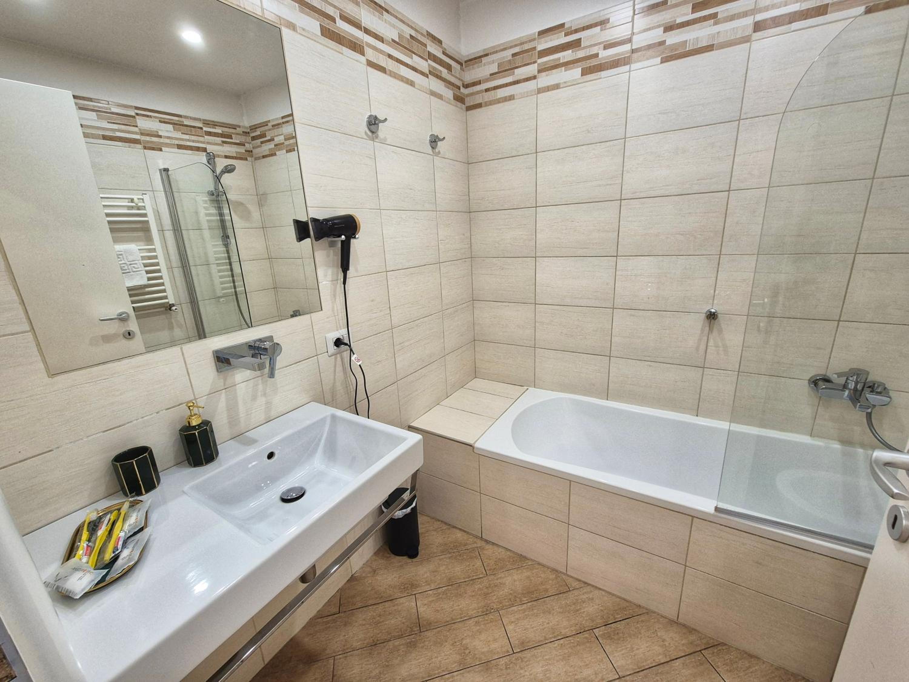 Superior Triple Room photo 3