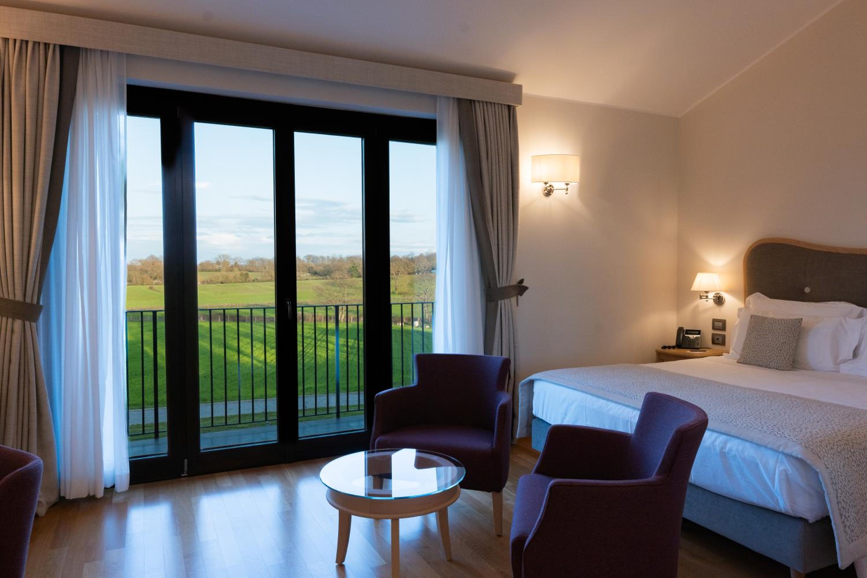 King Room with Balcony photo 2