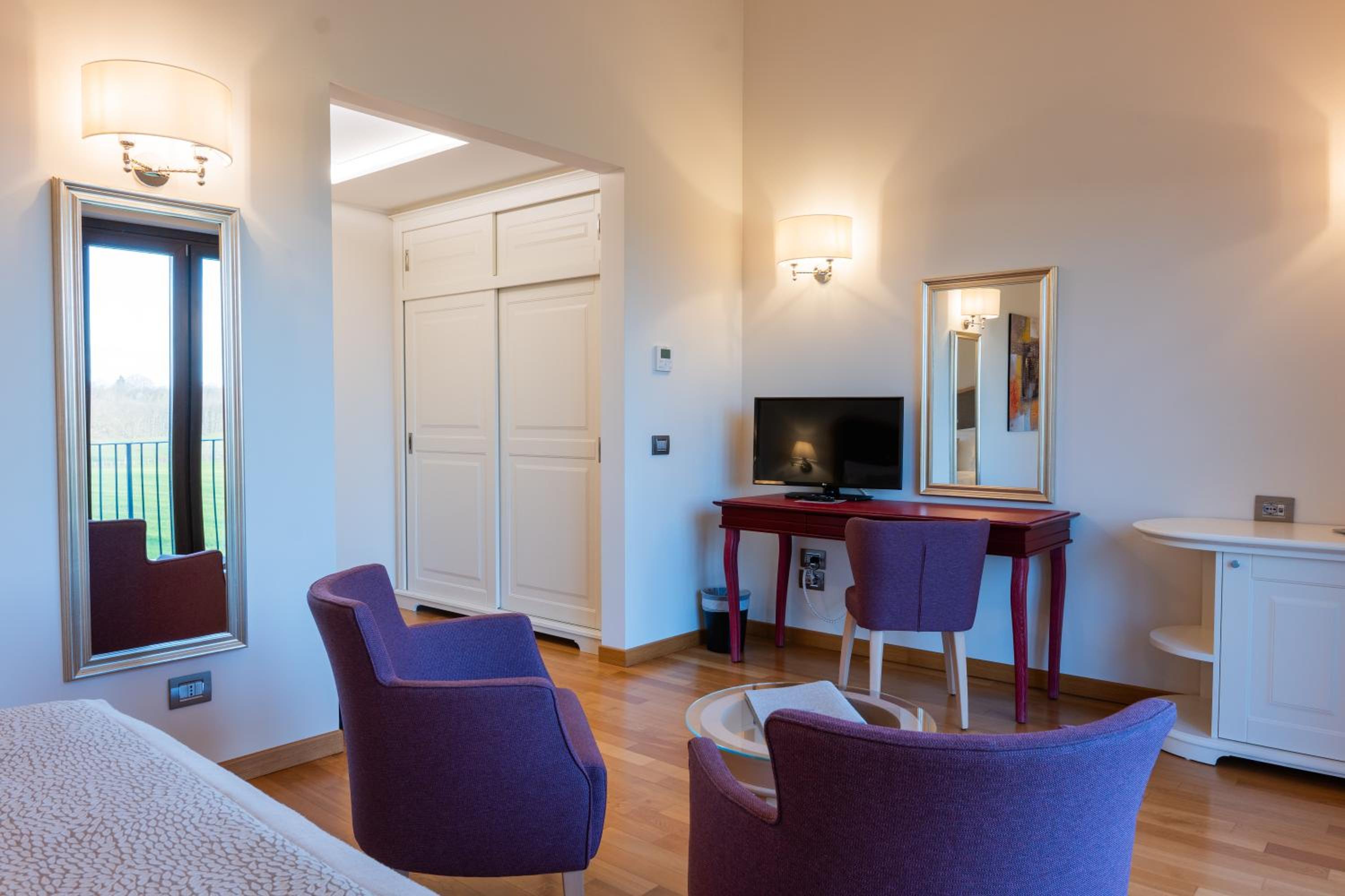 King Room with Balcony photo 3
