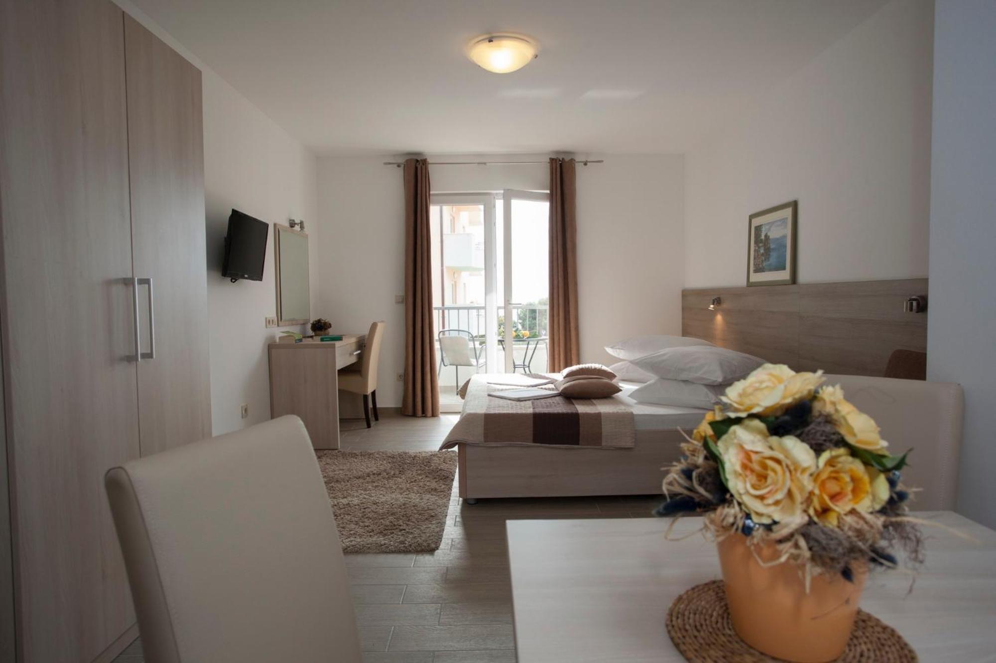 Studio Apartment with Sea View photo 1