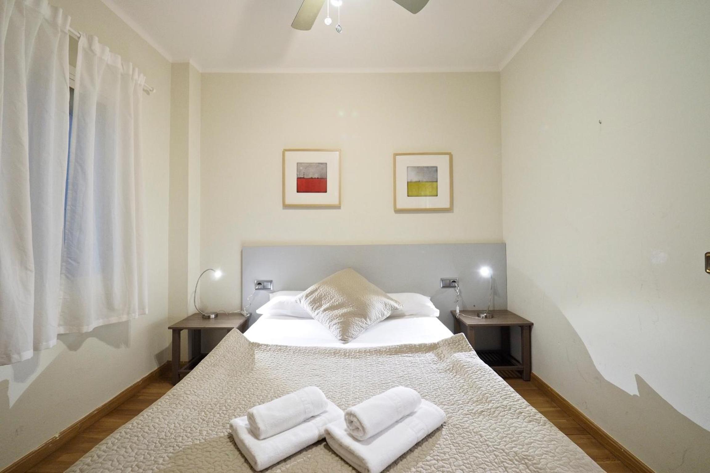 Two-Bedroom Apartment with Balcony - Calle Tamarit 83 photo 2