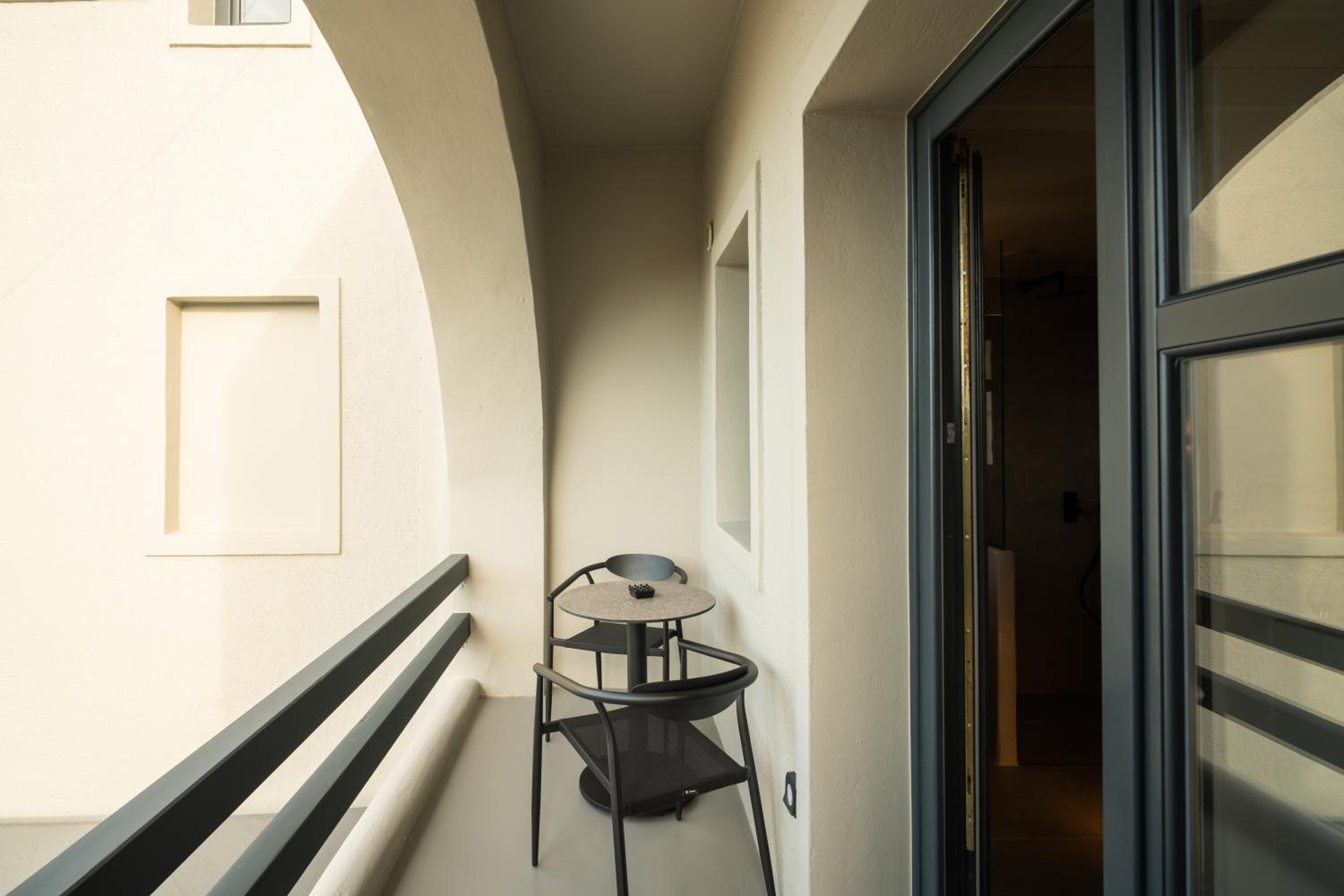 Split Level Junior Suite with Caldera View photo 3
