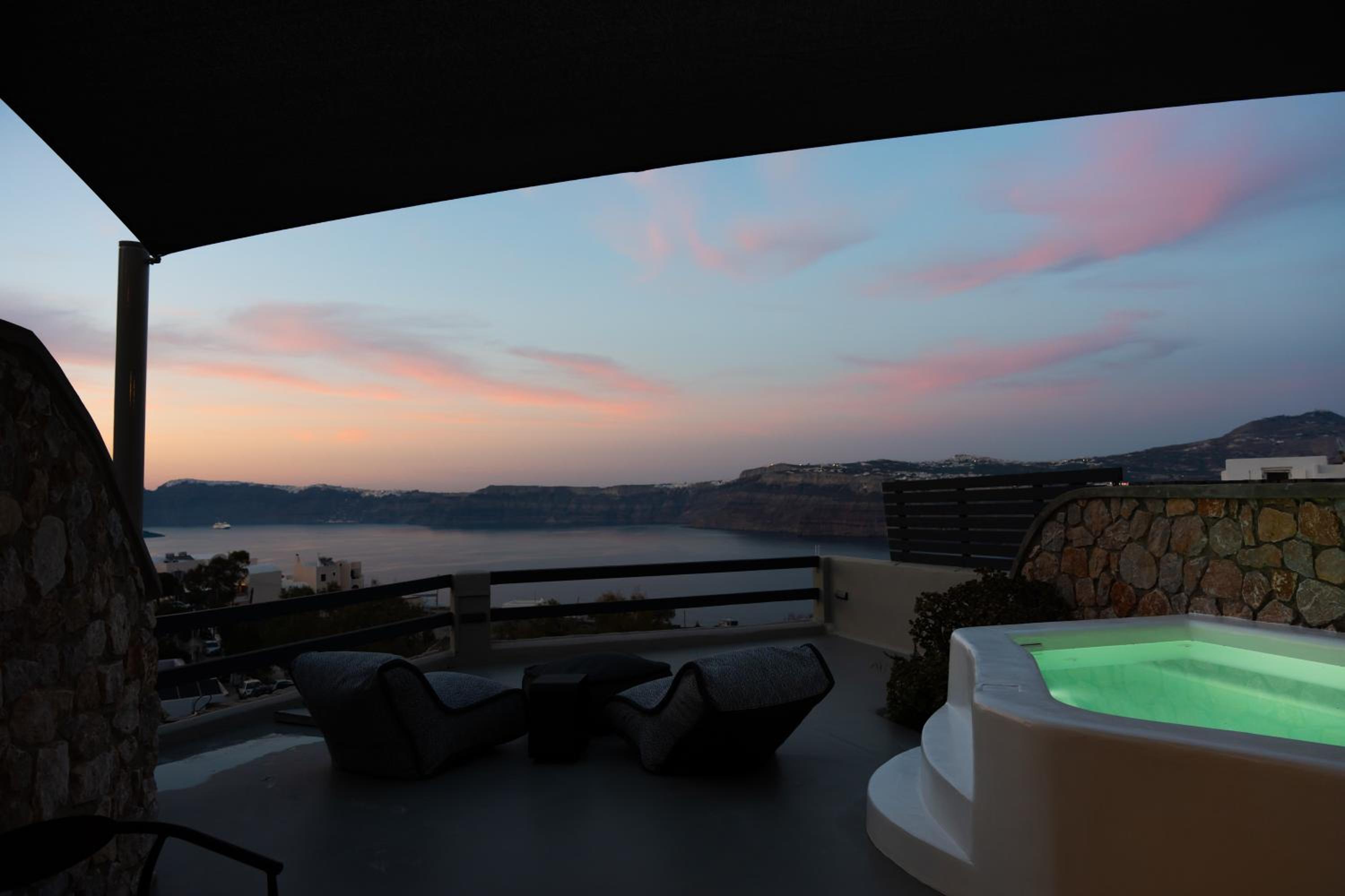 Cosmic Suite with Private Plunge Pool and Caldera View photo 1