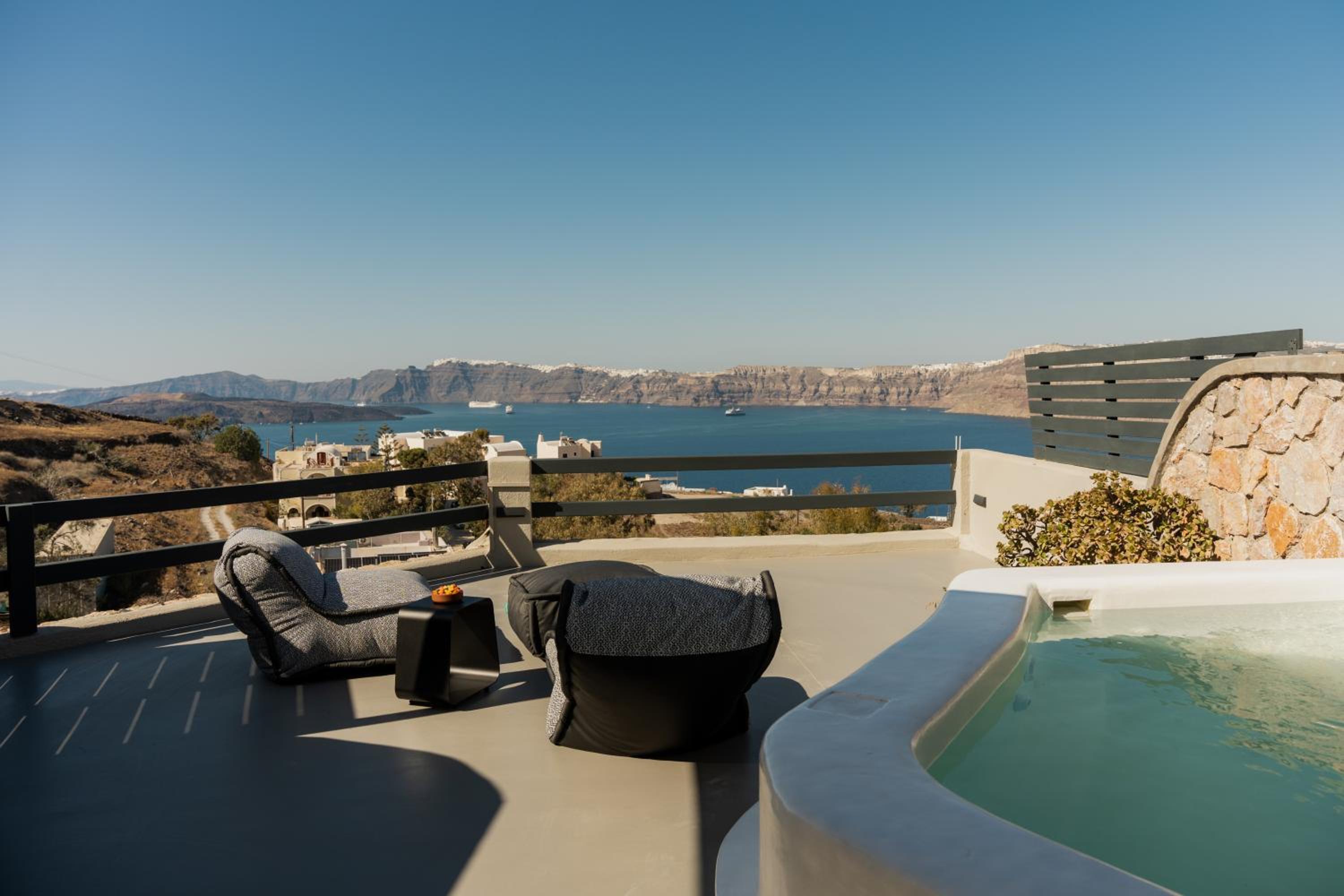 Cosmic Suite with Private Plunge Pool and Caldera View