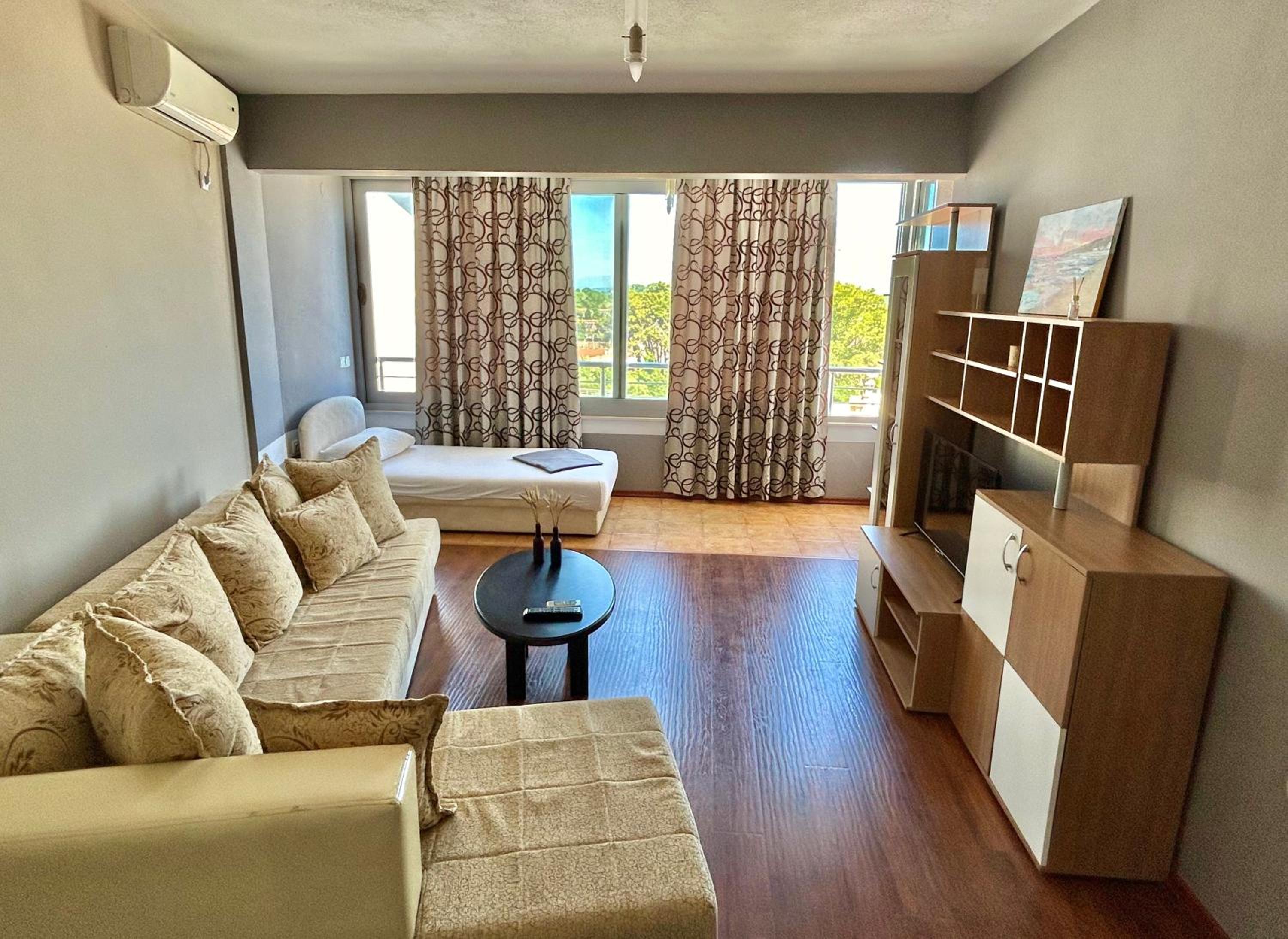 One-Bedroom Apartment with Sea View and Balcony photo 3