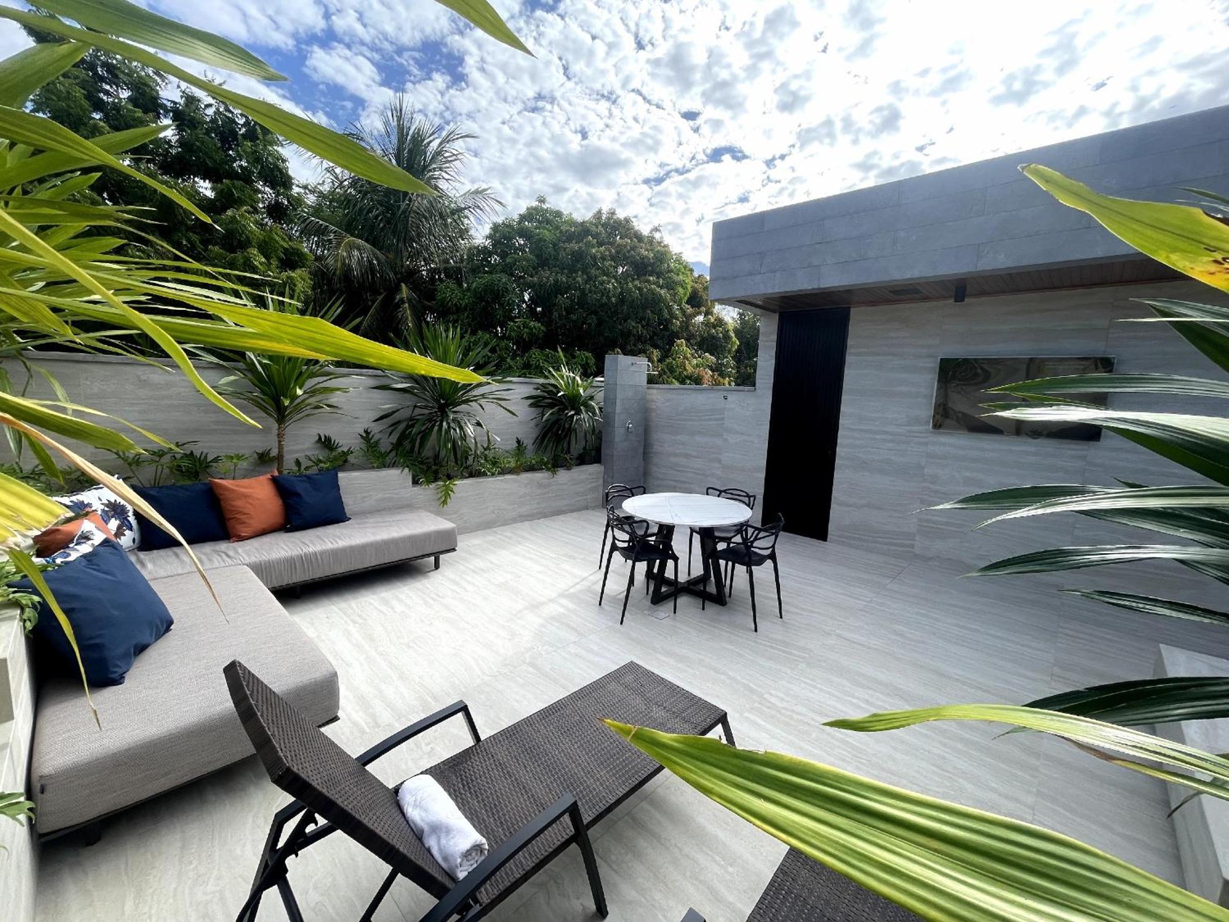Queen Room with Pool View