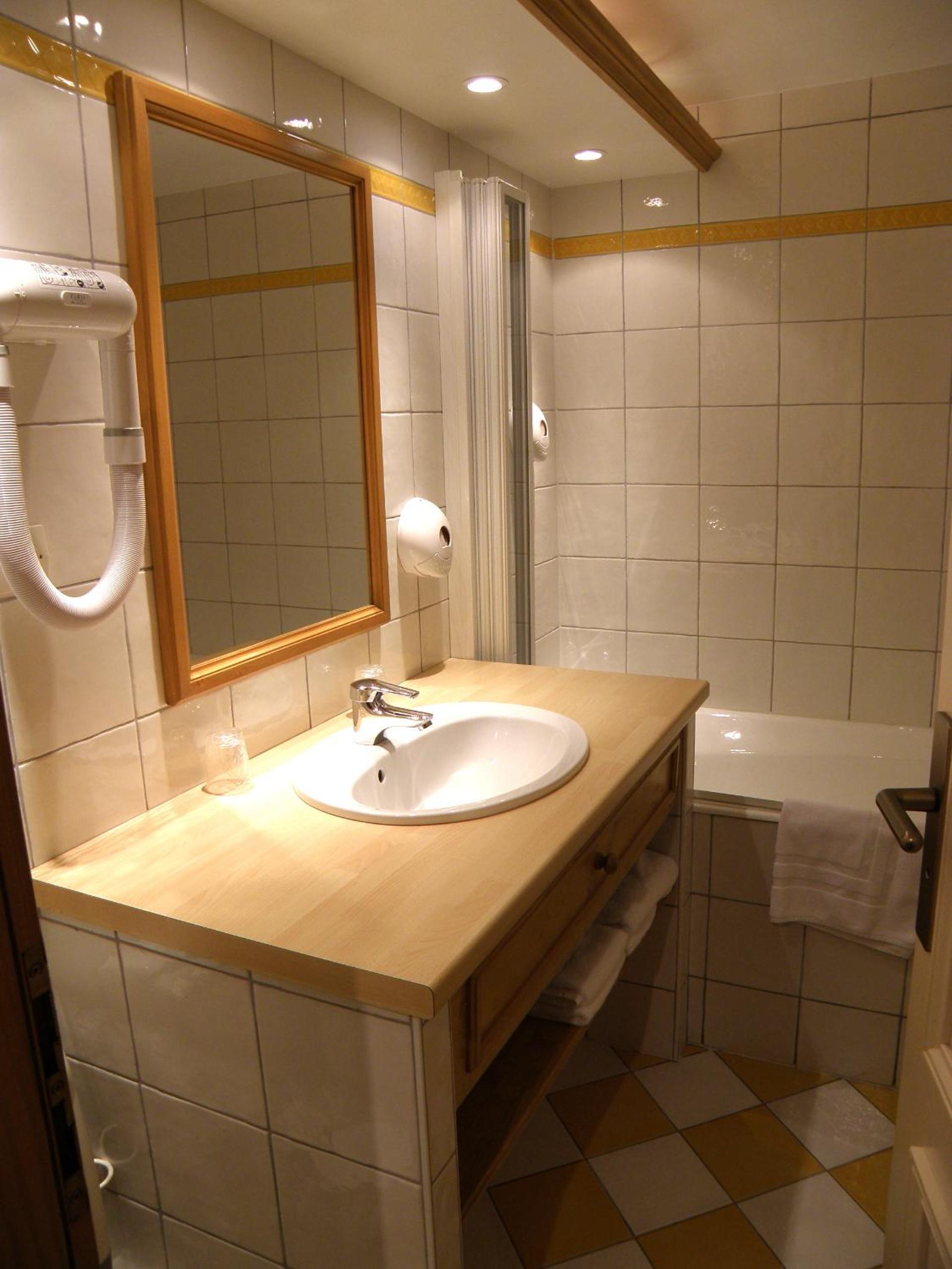 Duplex (4 adults) with double bed and twin bed - Photo 2