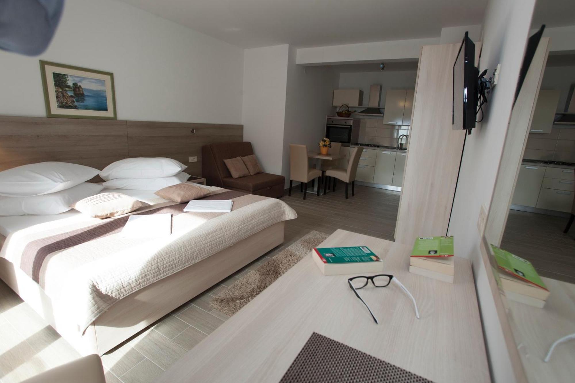 Studio Apartment with Sea View photo 3