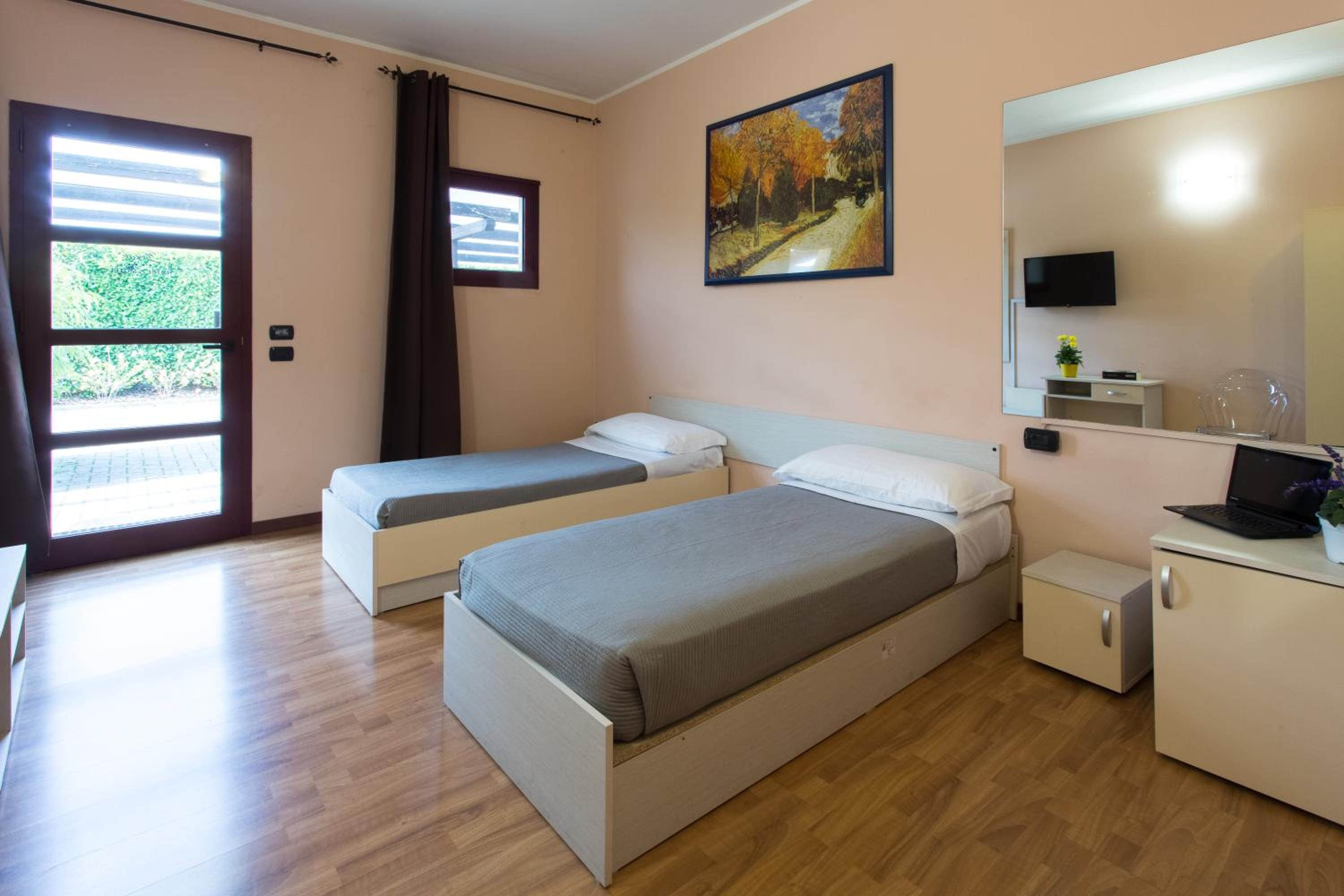 Budget Twin Room - Annex photo 2