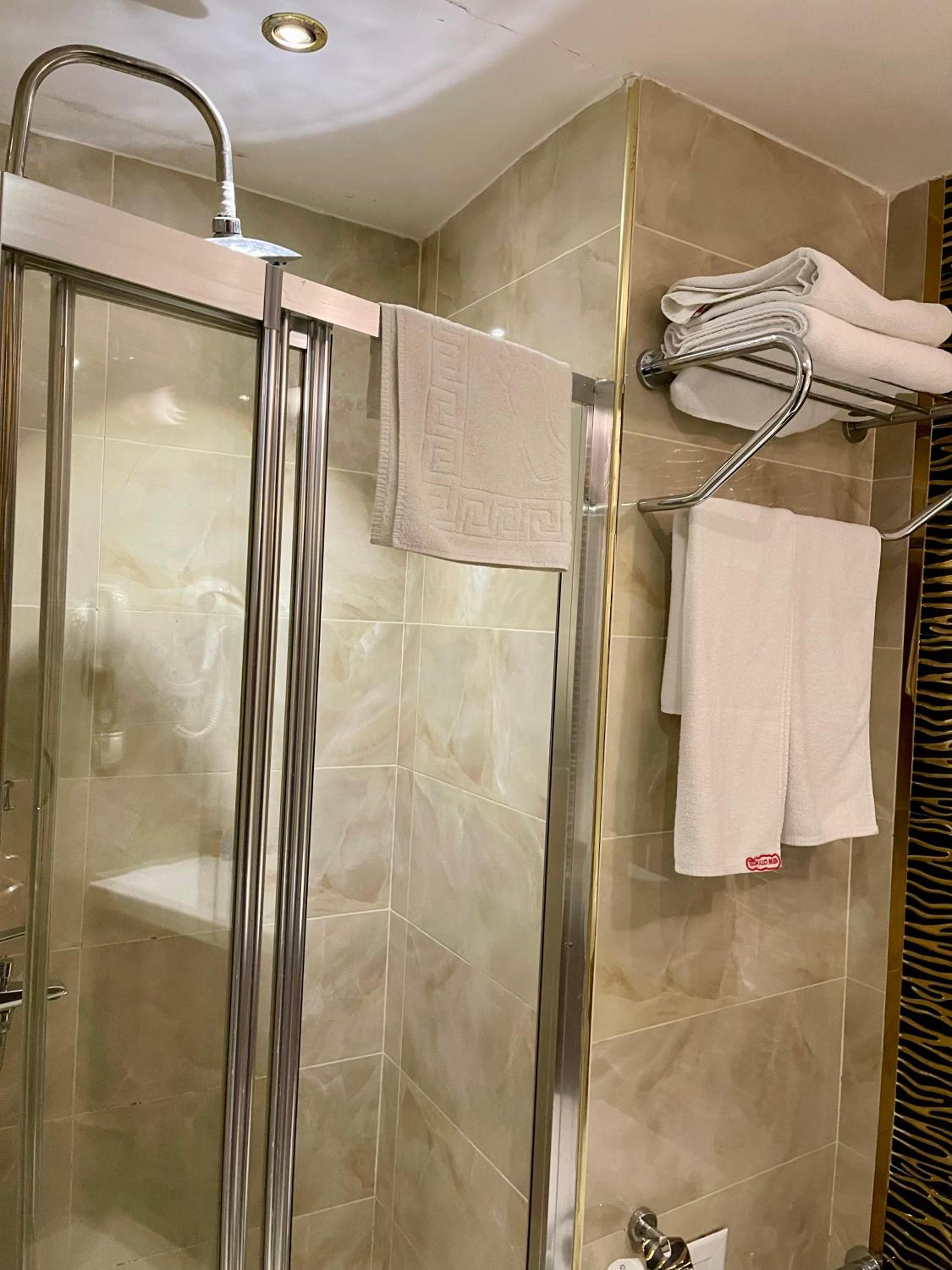 Standard Double or Twin Room photo 3