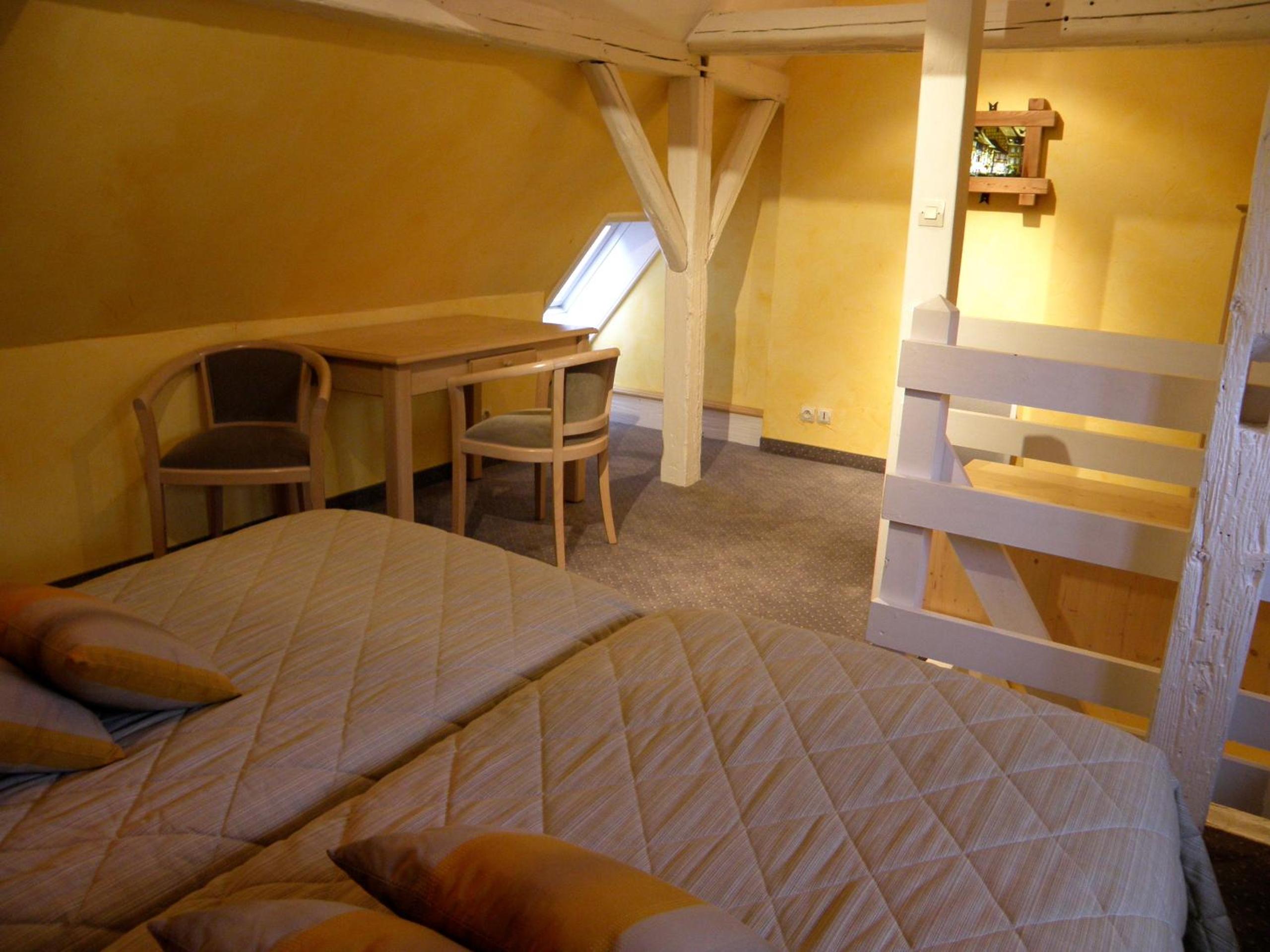 Duplex (4 adults) with double bed and twin bed - Photo 3