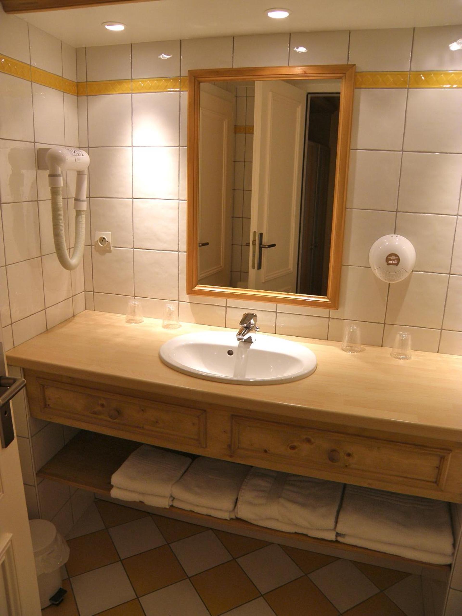 Duplex (4 adults) with double bed and twin bed - Photo 4