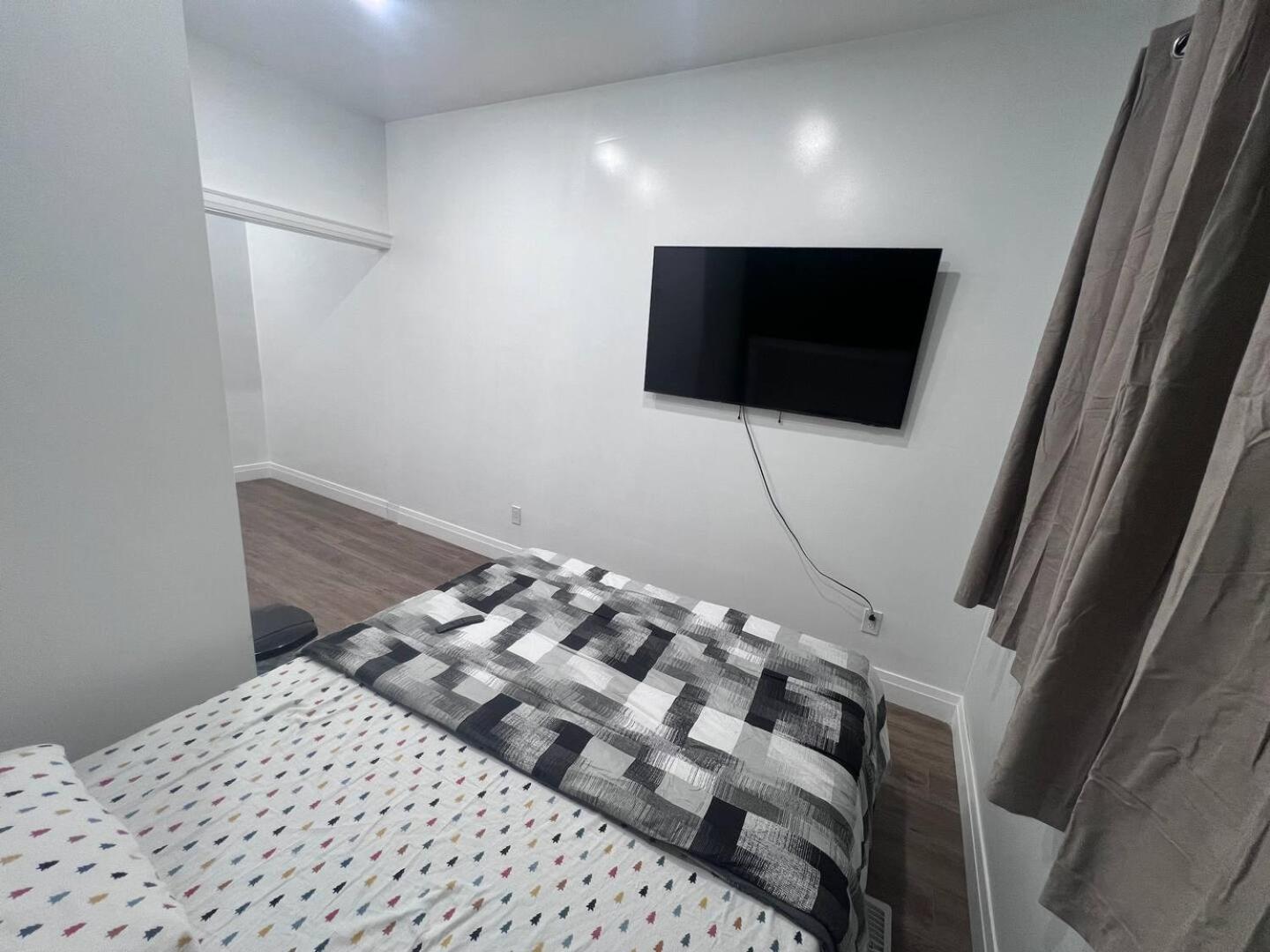 Double Room with Shared Bathroom photo 3